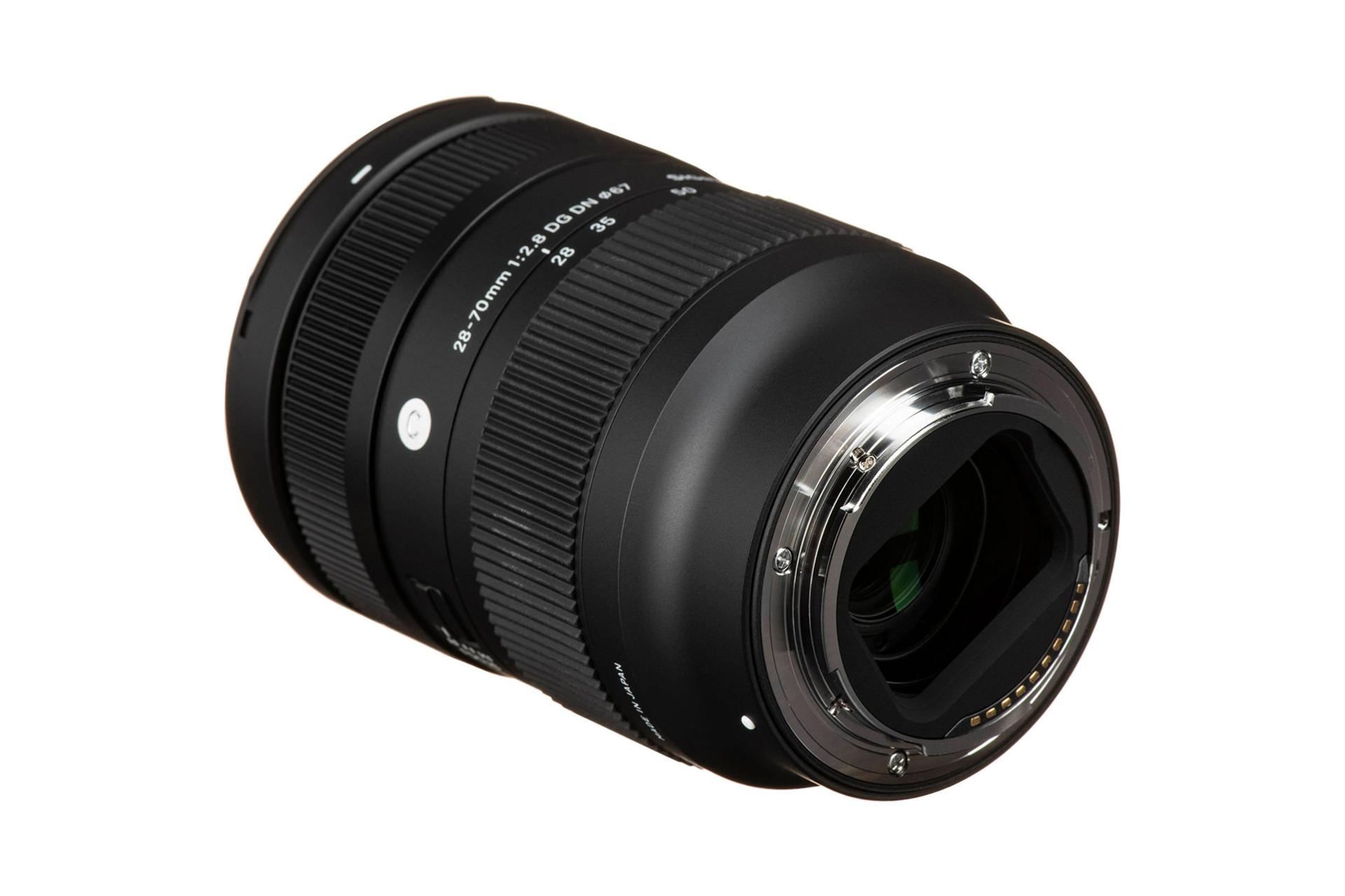 لنز سیگما Sigma 28-70mm F2.8 DG DN Contemporary نمای پشت و مانت اتصال به دوربین