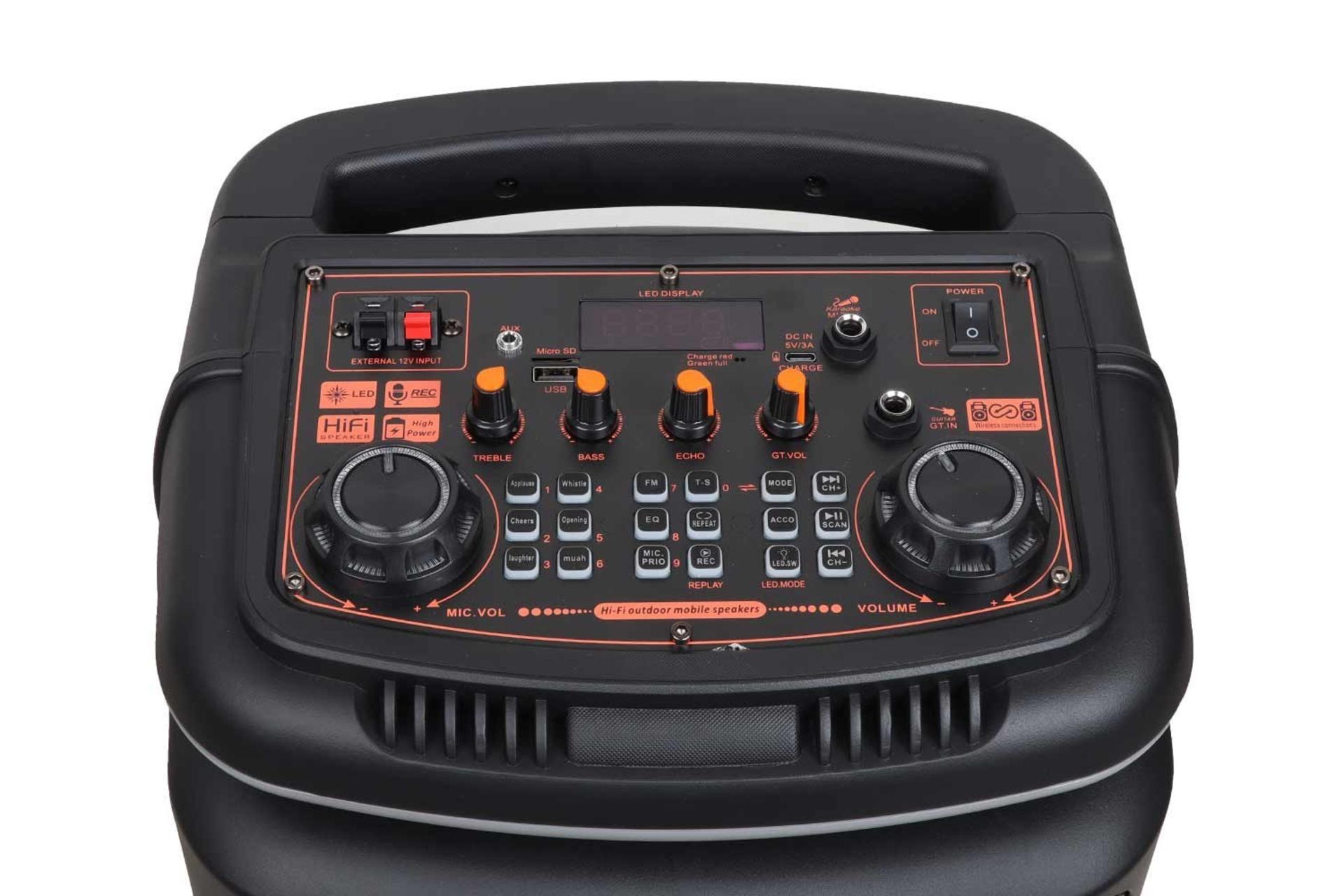 نمای بالا و دکمه های کنترل اسپیکر زیلوت SP40-8820