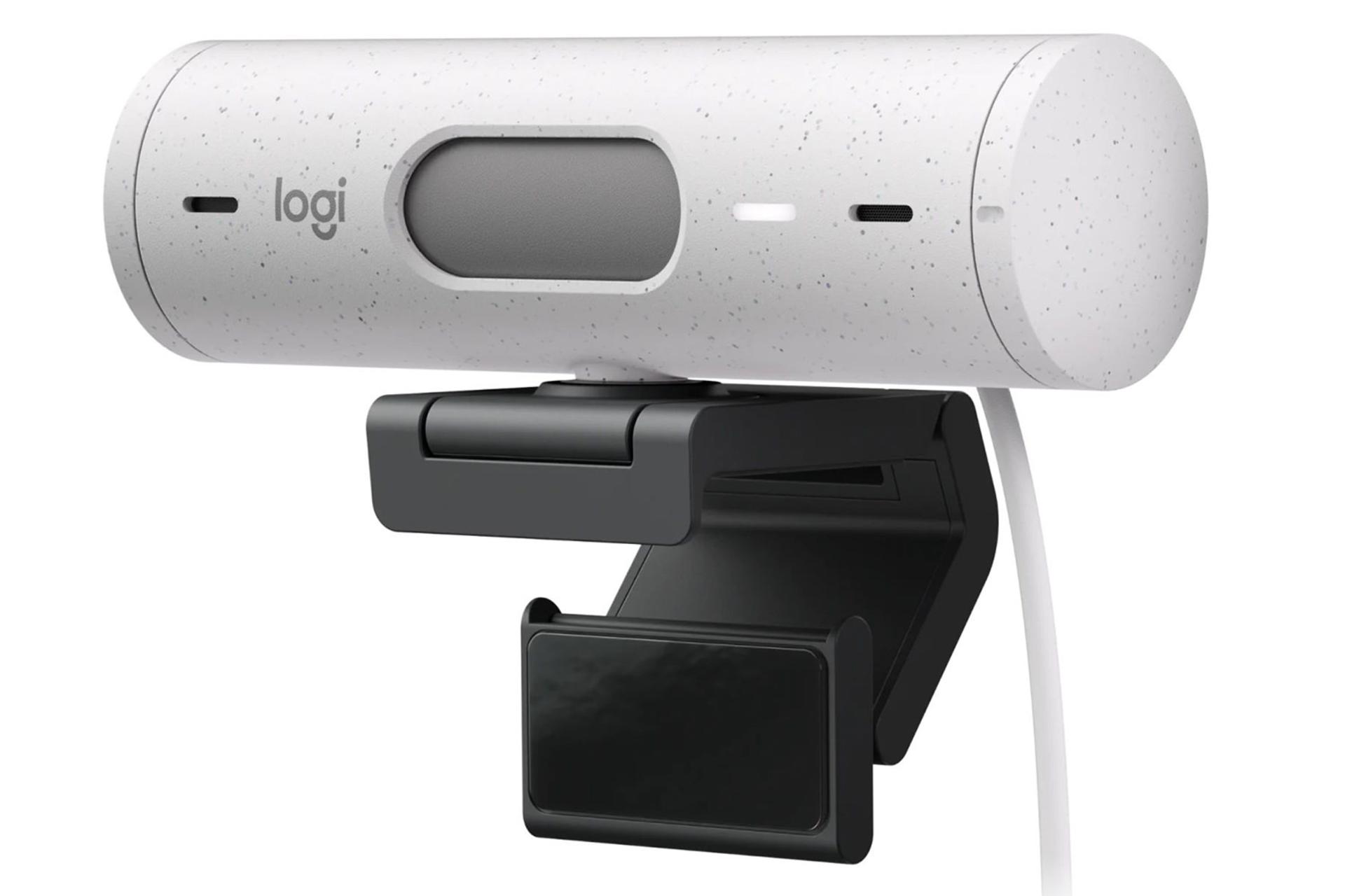 وبکم لاجیتک Logitech Brio 500 نمای جلو و راست رنگ سفید با کاور بسته حریم خصوصی