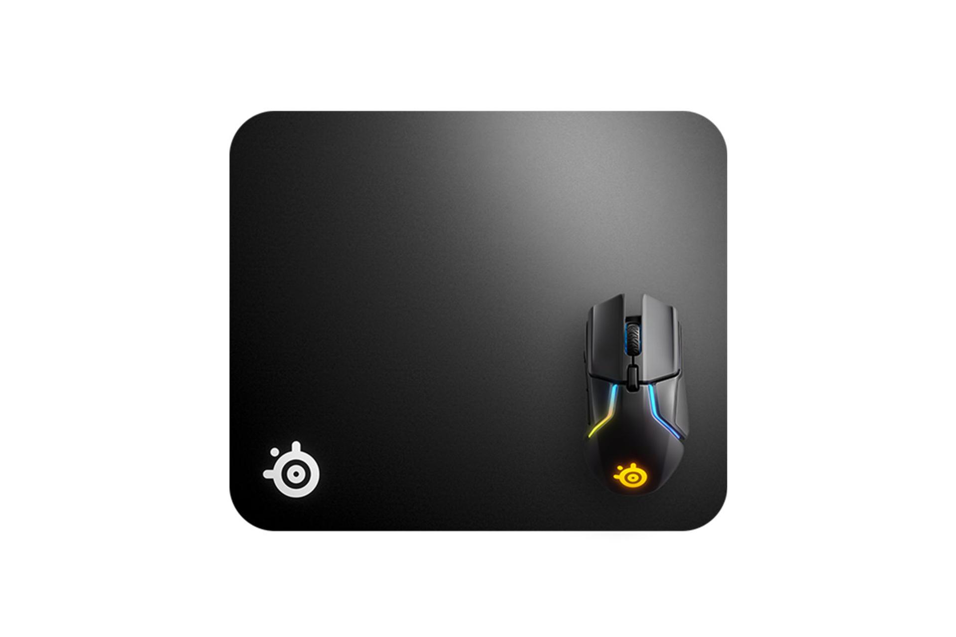 ماوس پد استیل سریز SteelSeries QcK Hard نمای بالا رنگ مشکی به همراه ماوس