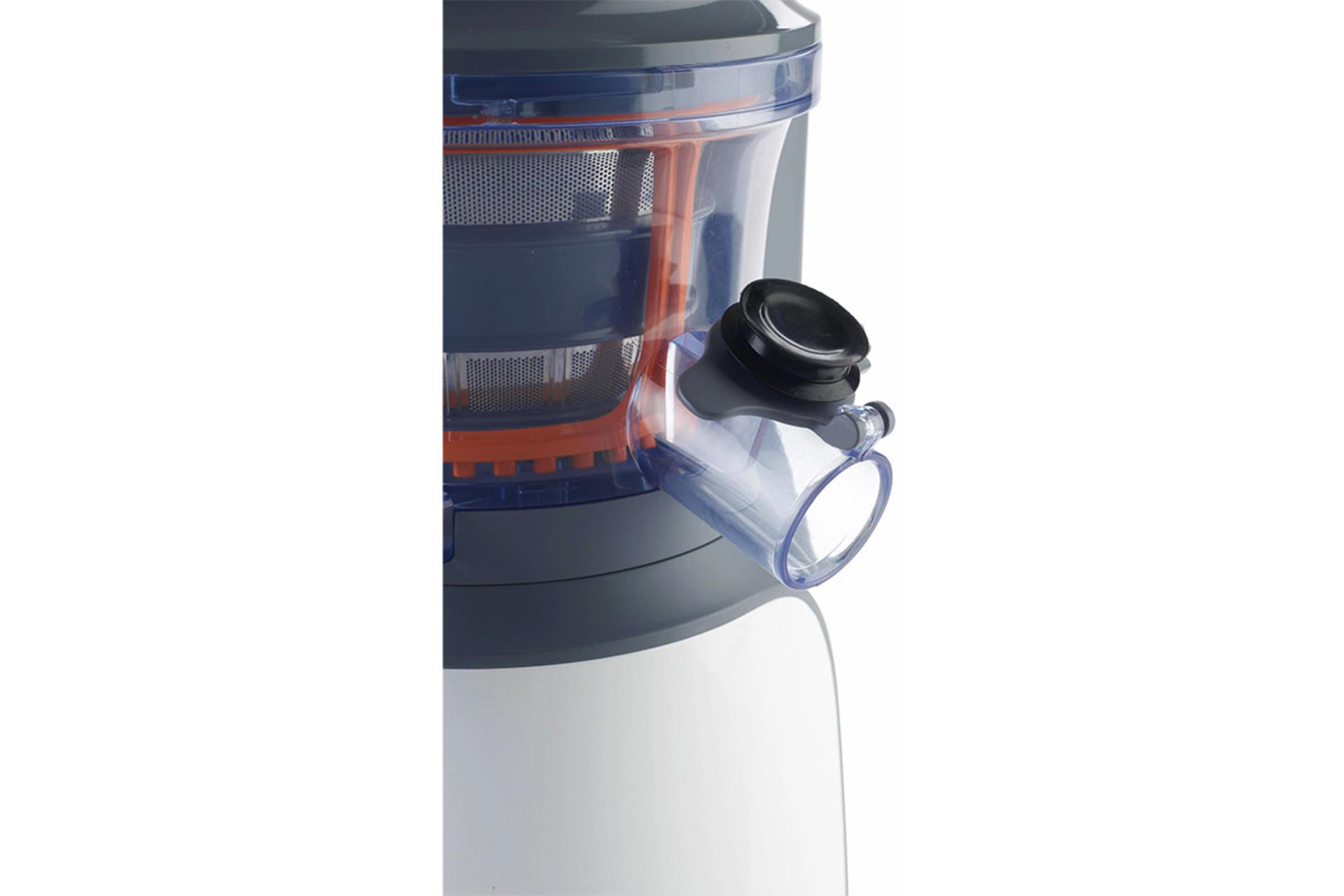 نمای نزدیک دهانه ضدچکه آبمیوه‌گیری کنوود JMP600WH