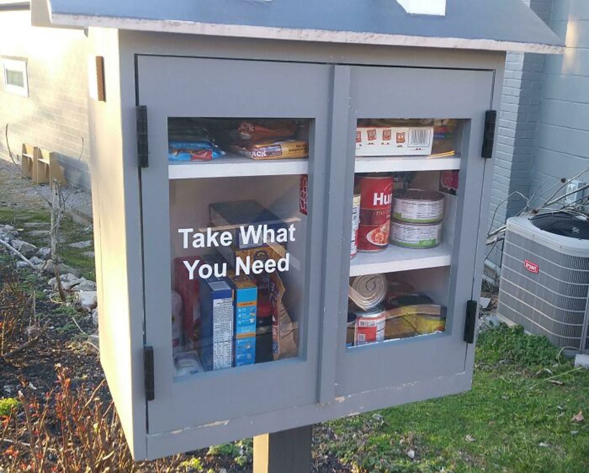 کمد وسایل موردنیاز برای نیازمندان