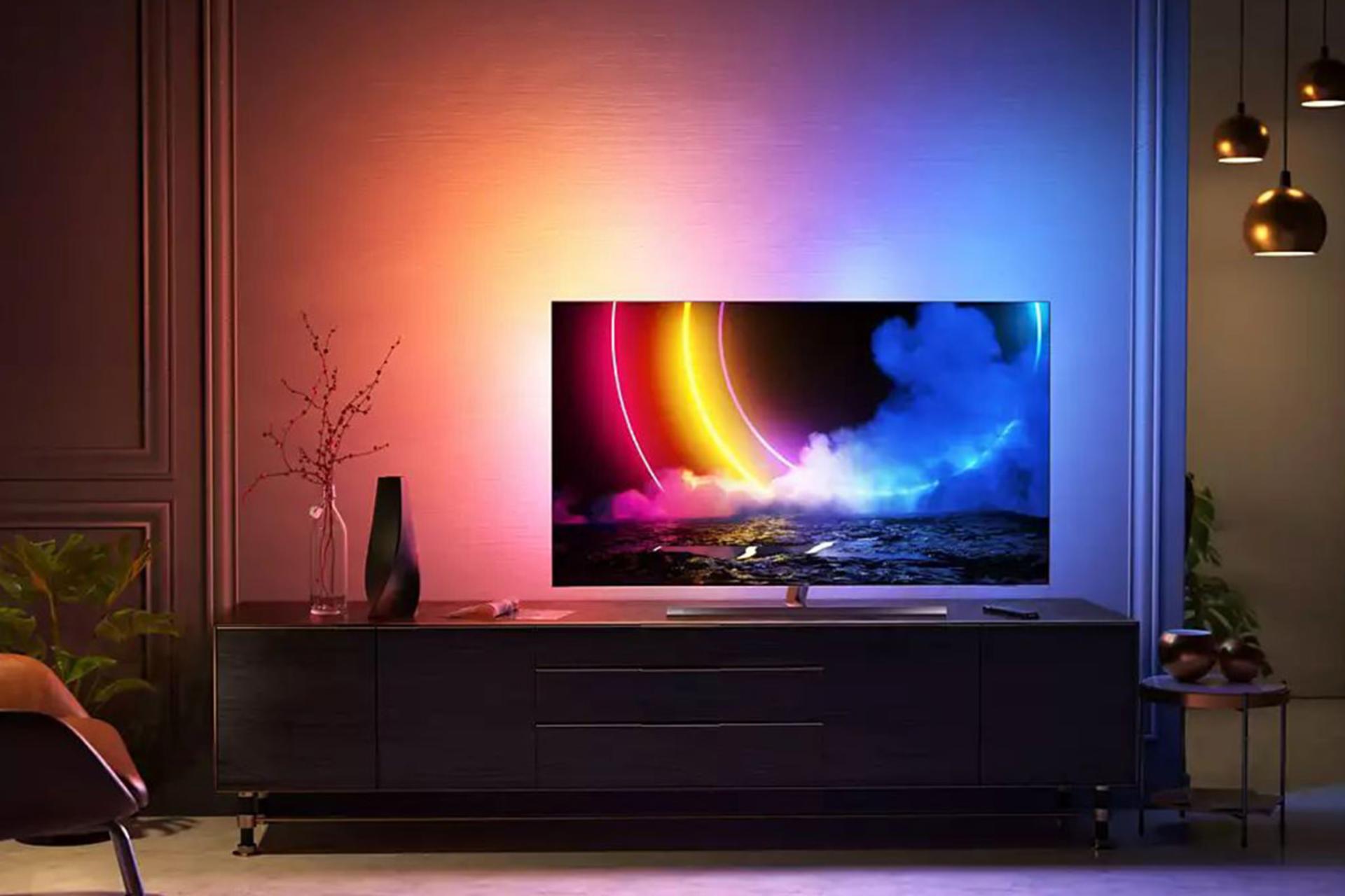 تلویزیون فیلیپس Philips OLED856 حالت نورپردازی Ambilight در اتاق تاریک