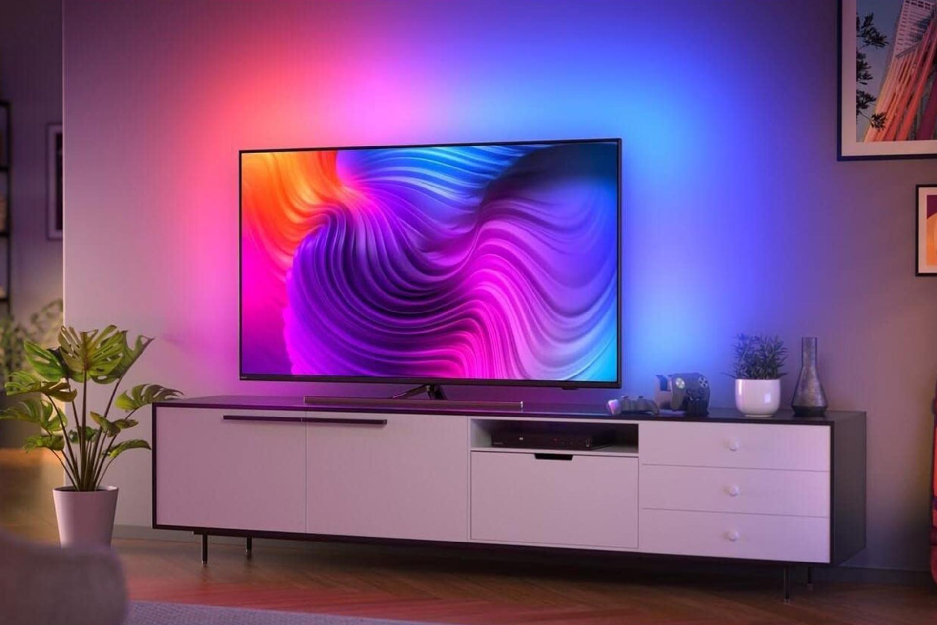 تلویزیون فیلیپس Philips PUS8556 نورپردازی Ambilight در اتاق تاریک