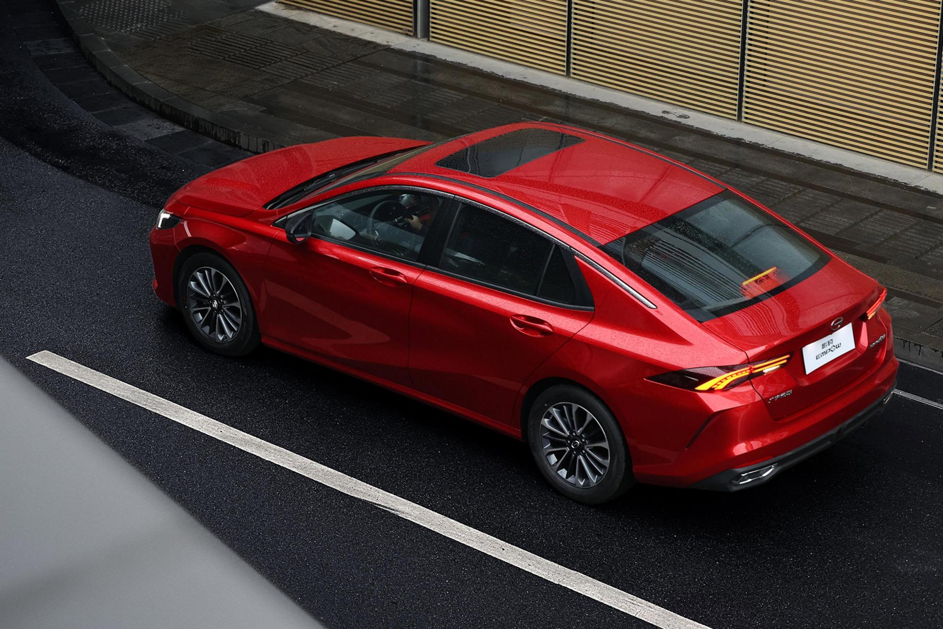 خودرو گک امپو GAC Empow 2021 نمای بالا و سانروف رنگ قرمز