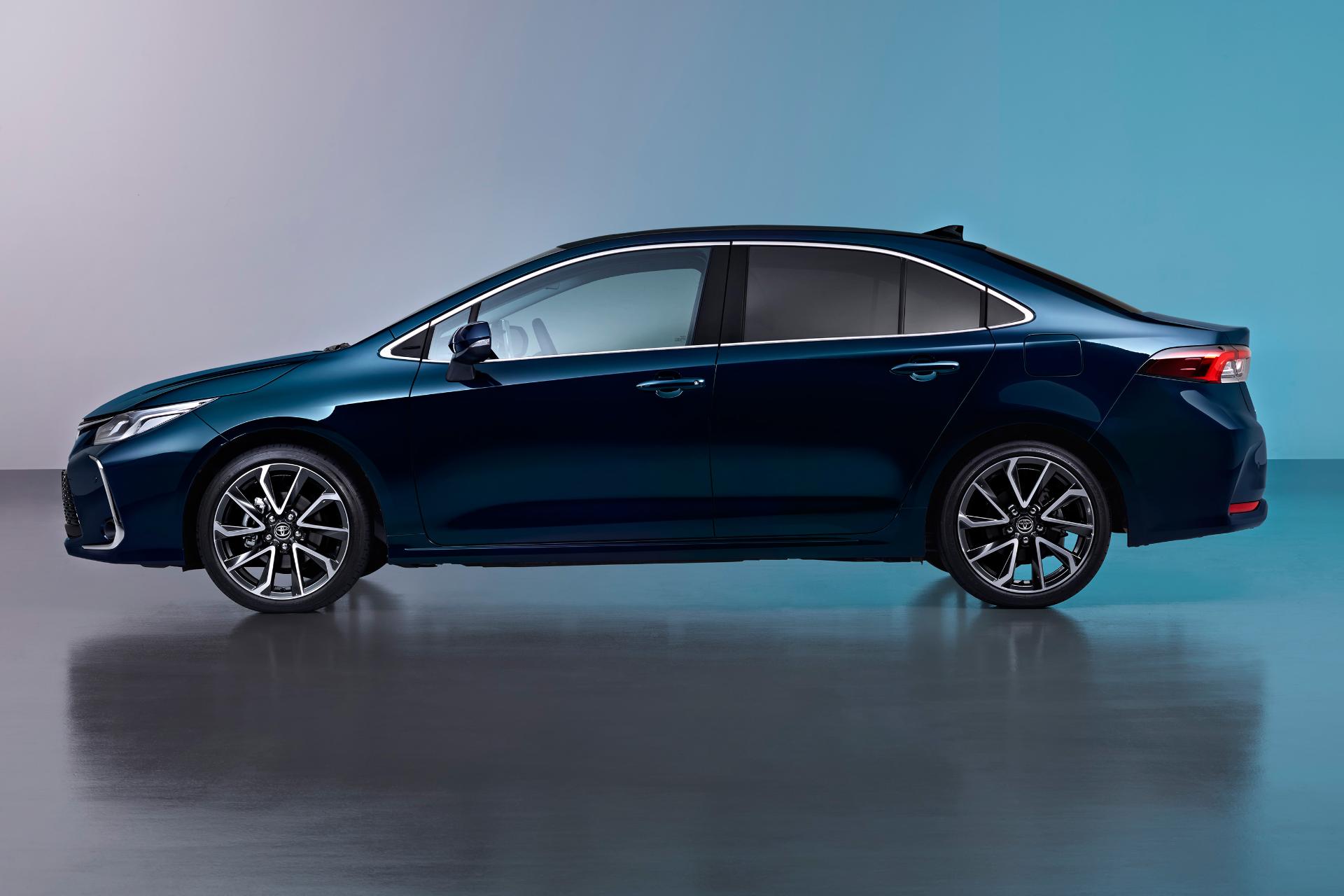 خودرو تویوتا کرولا هیبرید Toyota Corolla Hybrid 2023 نمای جانبی