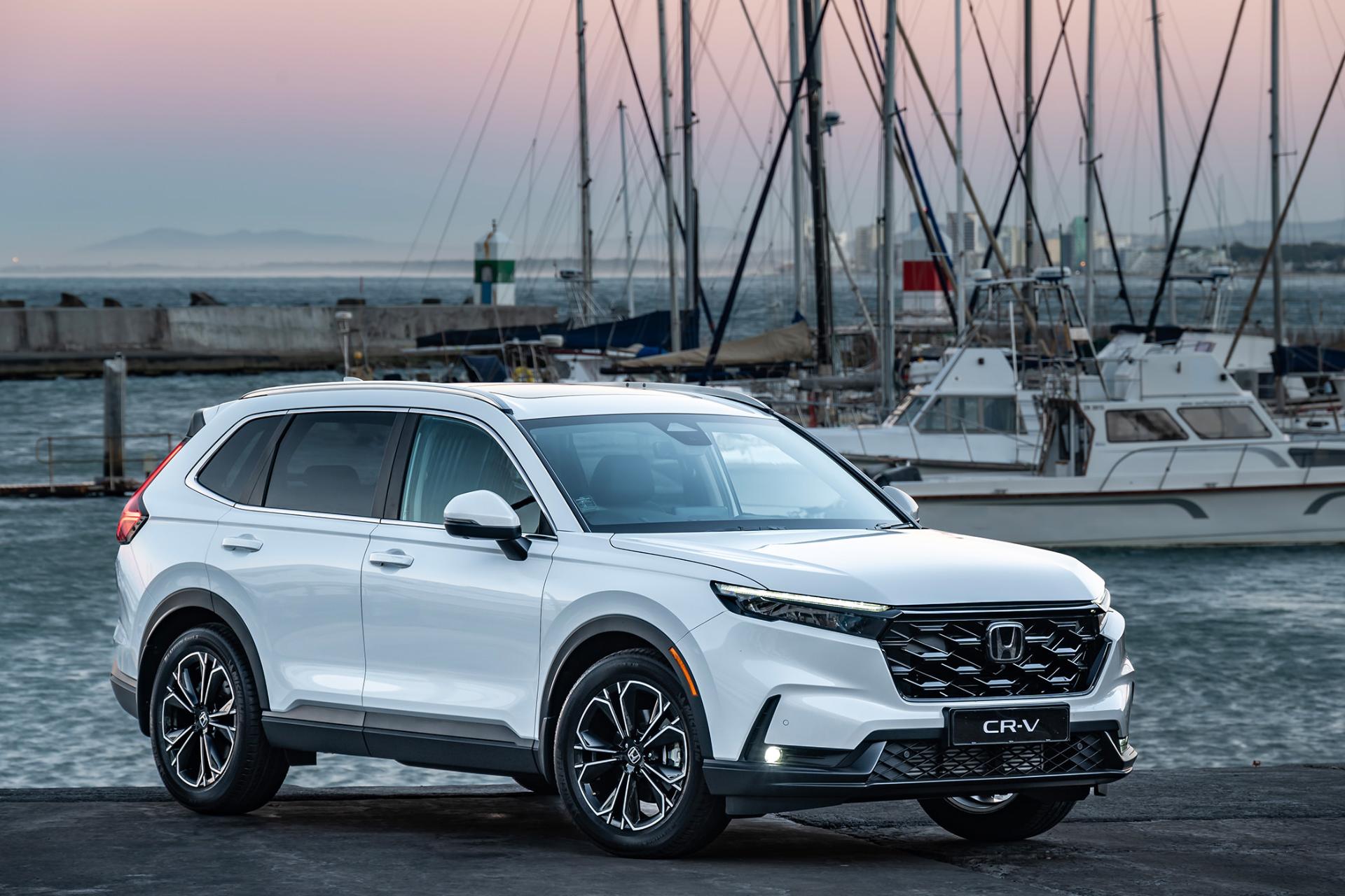خودرو هوندا Honda CR-V 2024 نمای جلو و راست رنگ سفید