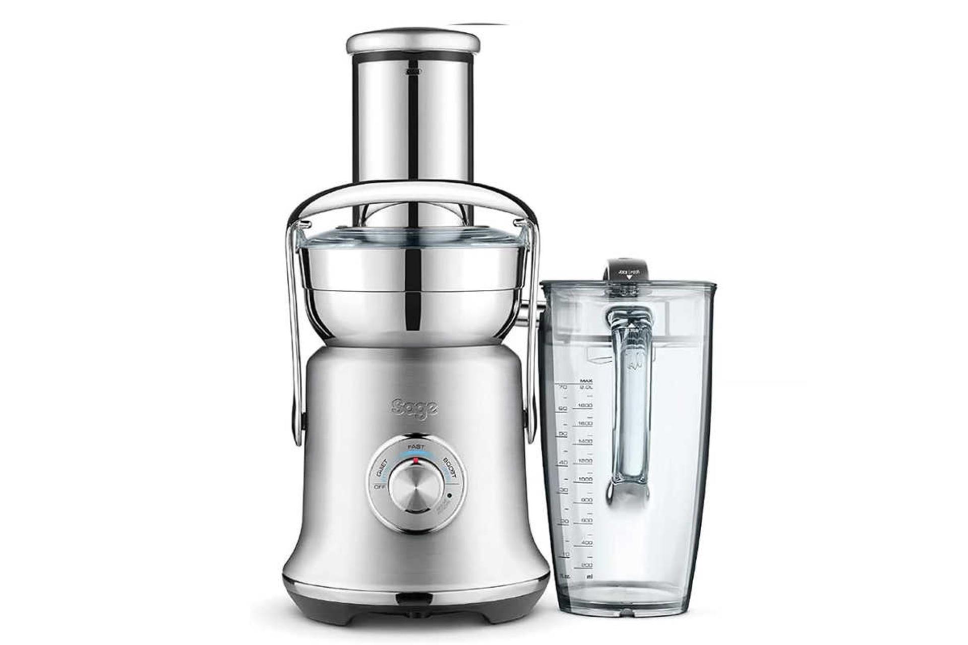 نمای جلوی آبمیوه گیری سیج SJE830 به همراه پارچ