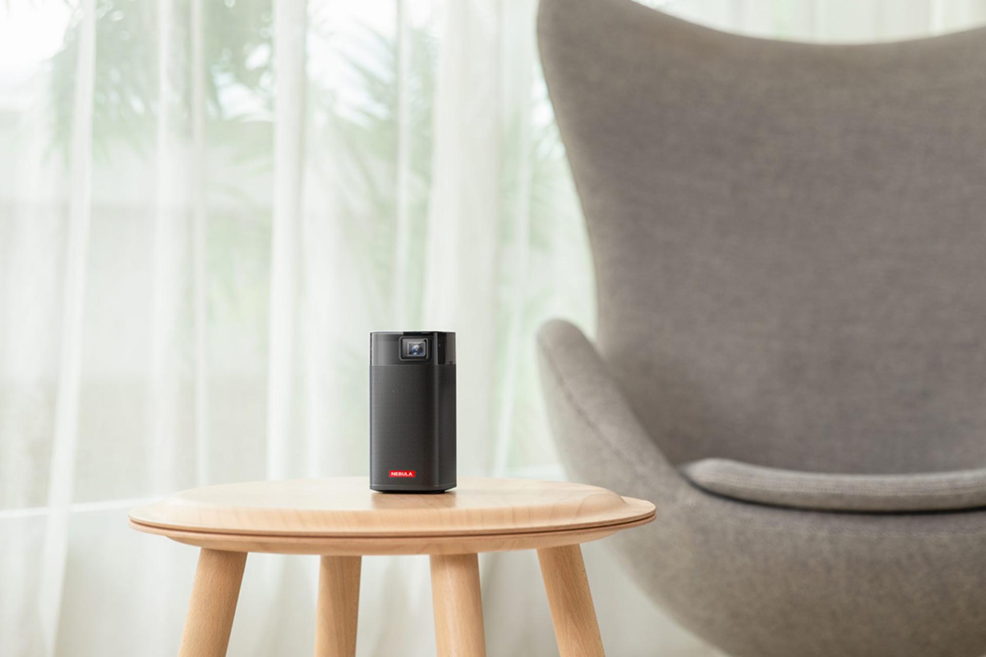 ویدیو پروژکتور انکر نبولا Anker Nebula Apollo روی میز