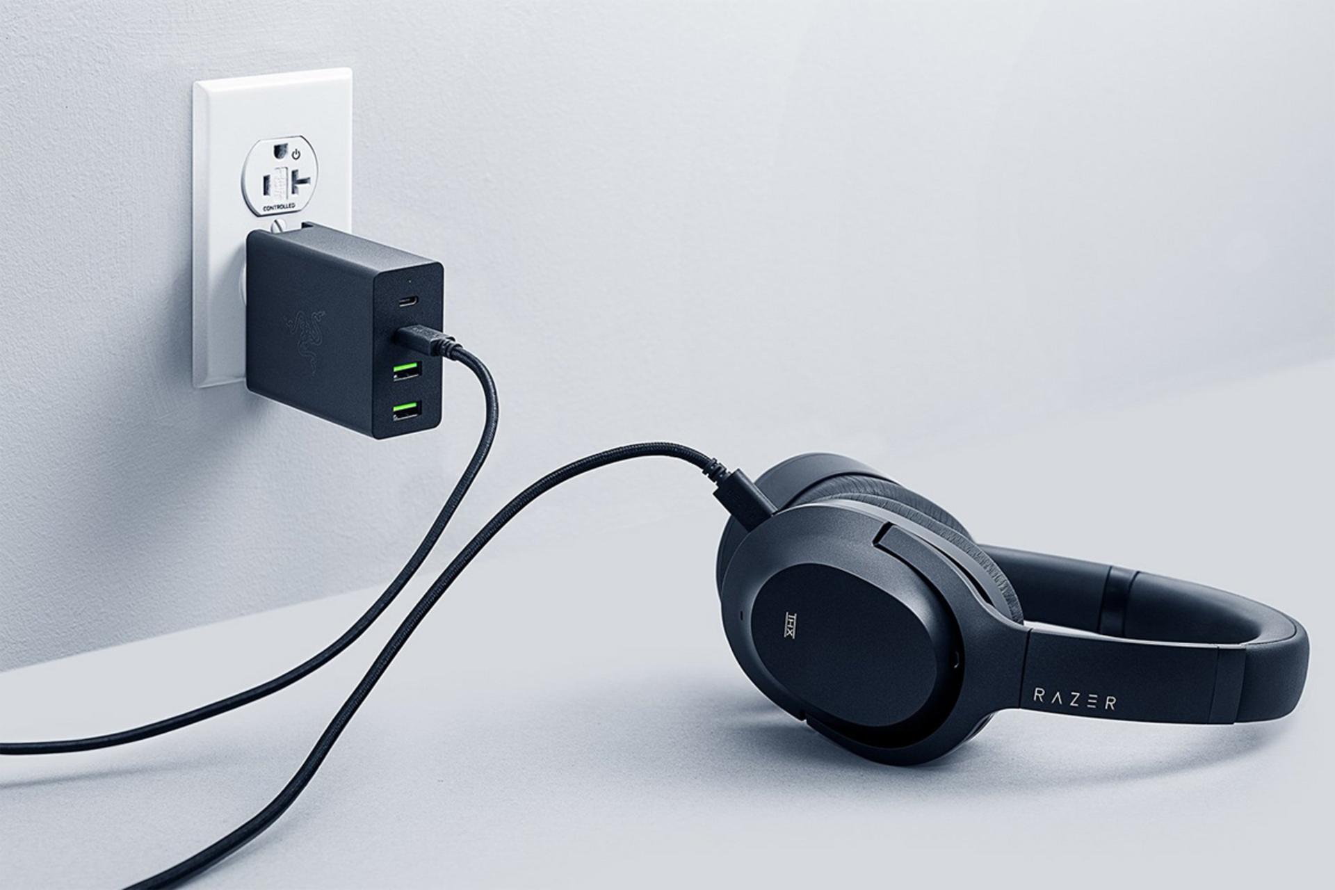 نمای به برق زده شده شارژر ریزر مدل-Razer USB-C GAN CHARGER