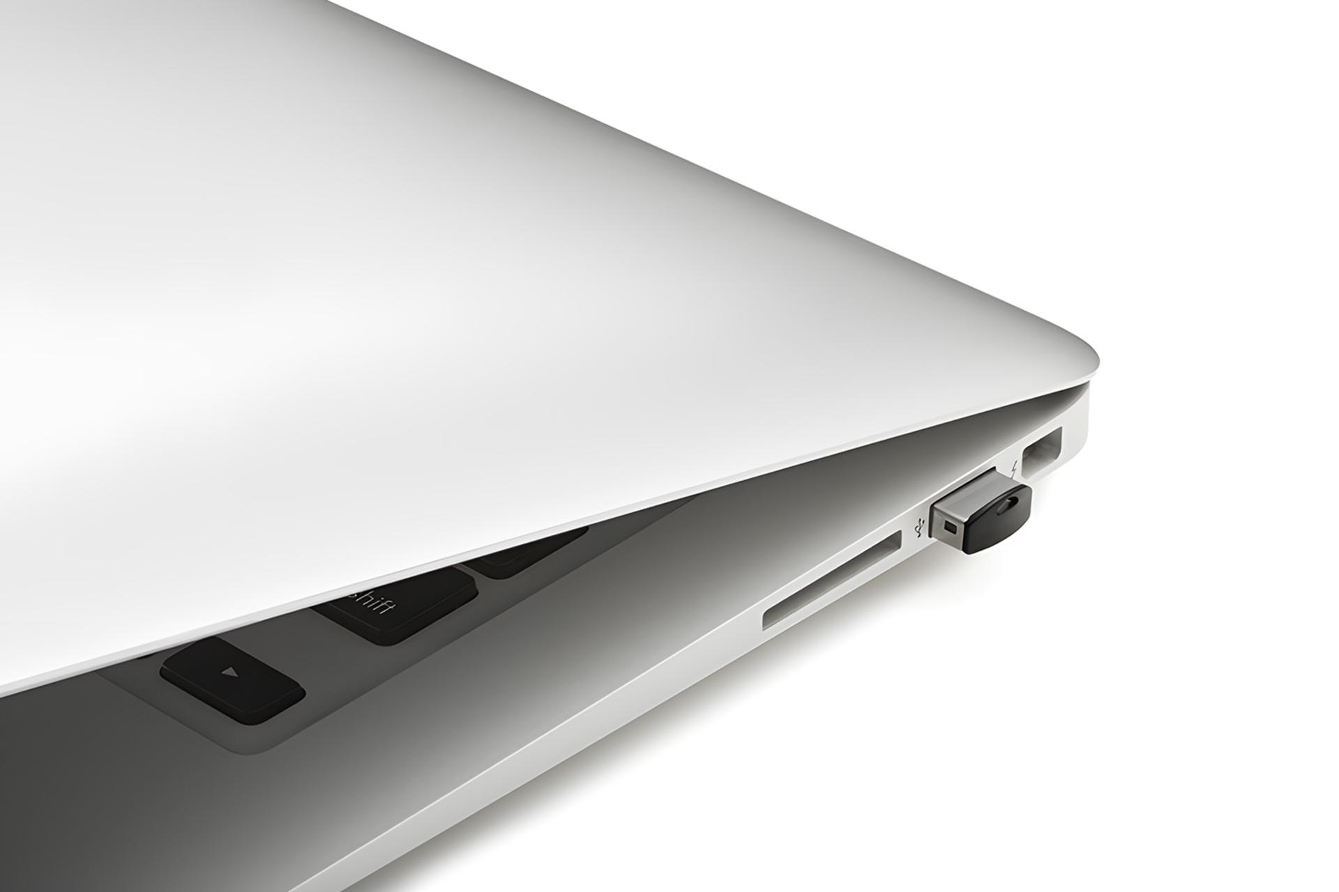 فلش مموری اچ پی HP v222w 64GB USB 2.0 متصل به لپ تاپ