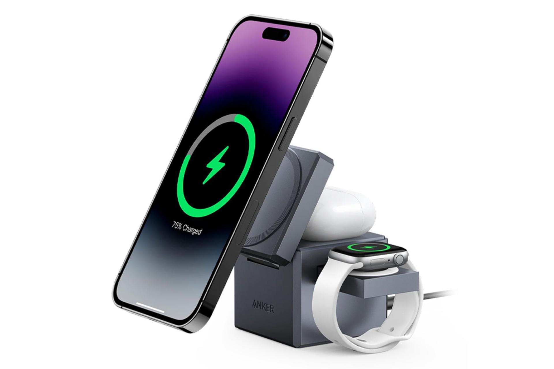 نمای در حال استفاده شارژر مکعبی انکر مدل-Anker MagSafe 3-in-1 Y1811