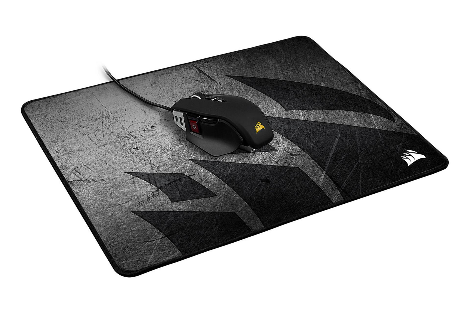ماوس پد کورسیر Corsair MM300 Medium نمای بالا به همراه ماوس