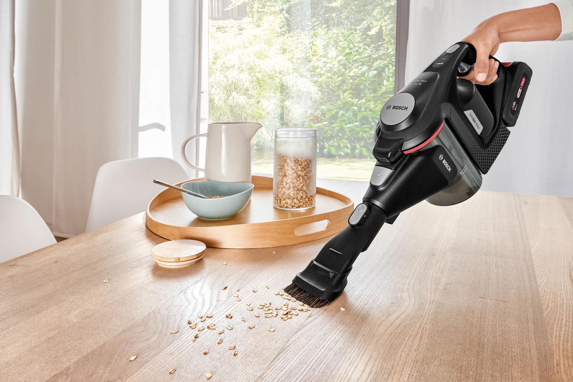  سری کوچک برس دار جارو شارژی بوش مدل BCS82BL24 جهت جمع آوری زباله های ریز