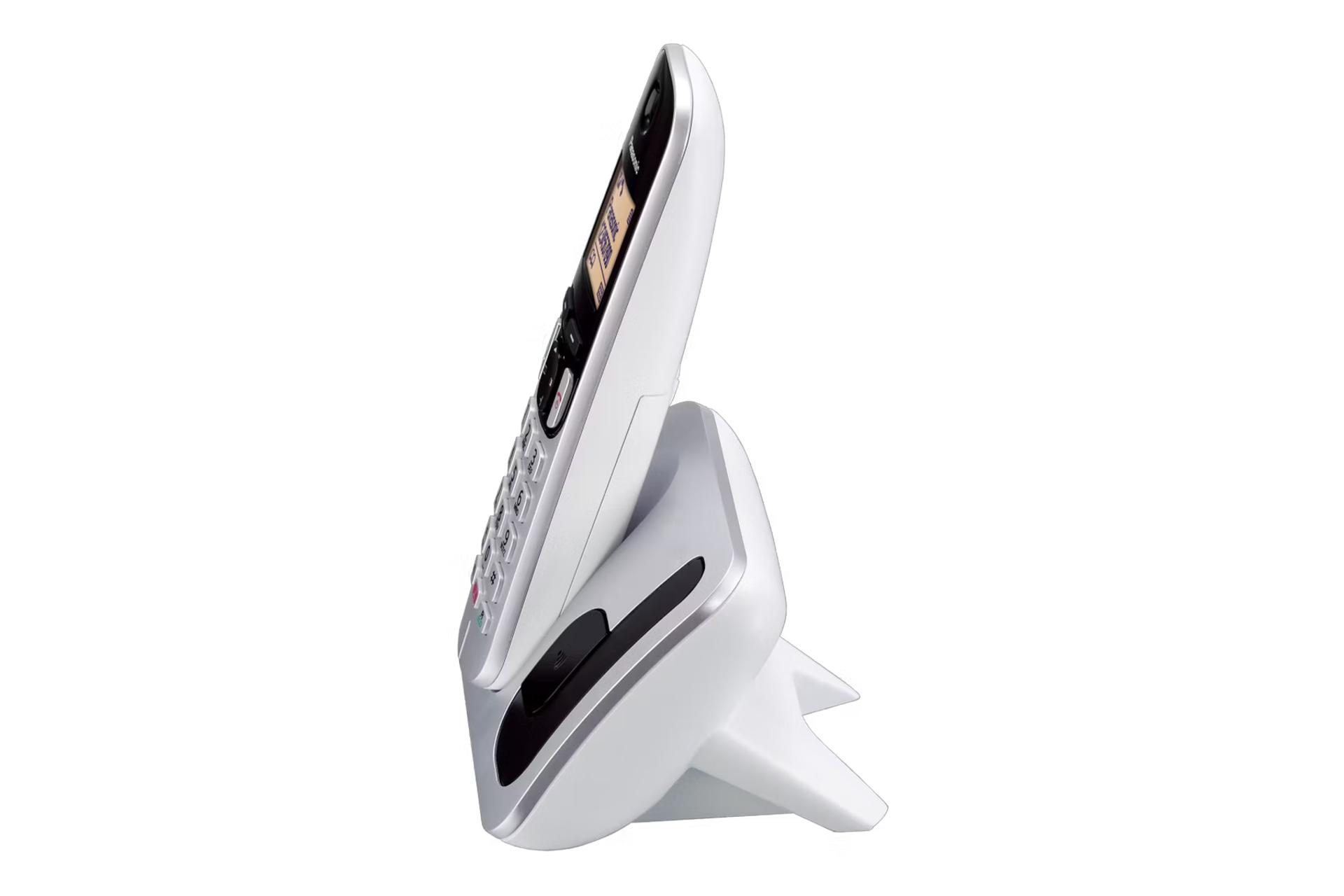 نمای لبه سمت راست تلفن پاناسونیک KX-TGC250 با نمایش حالت قرارگیری پایه و لبه سمت راست رنگ نقره‌ای