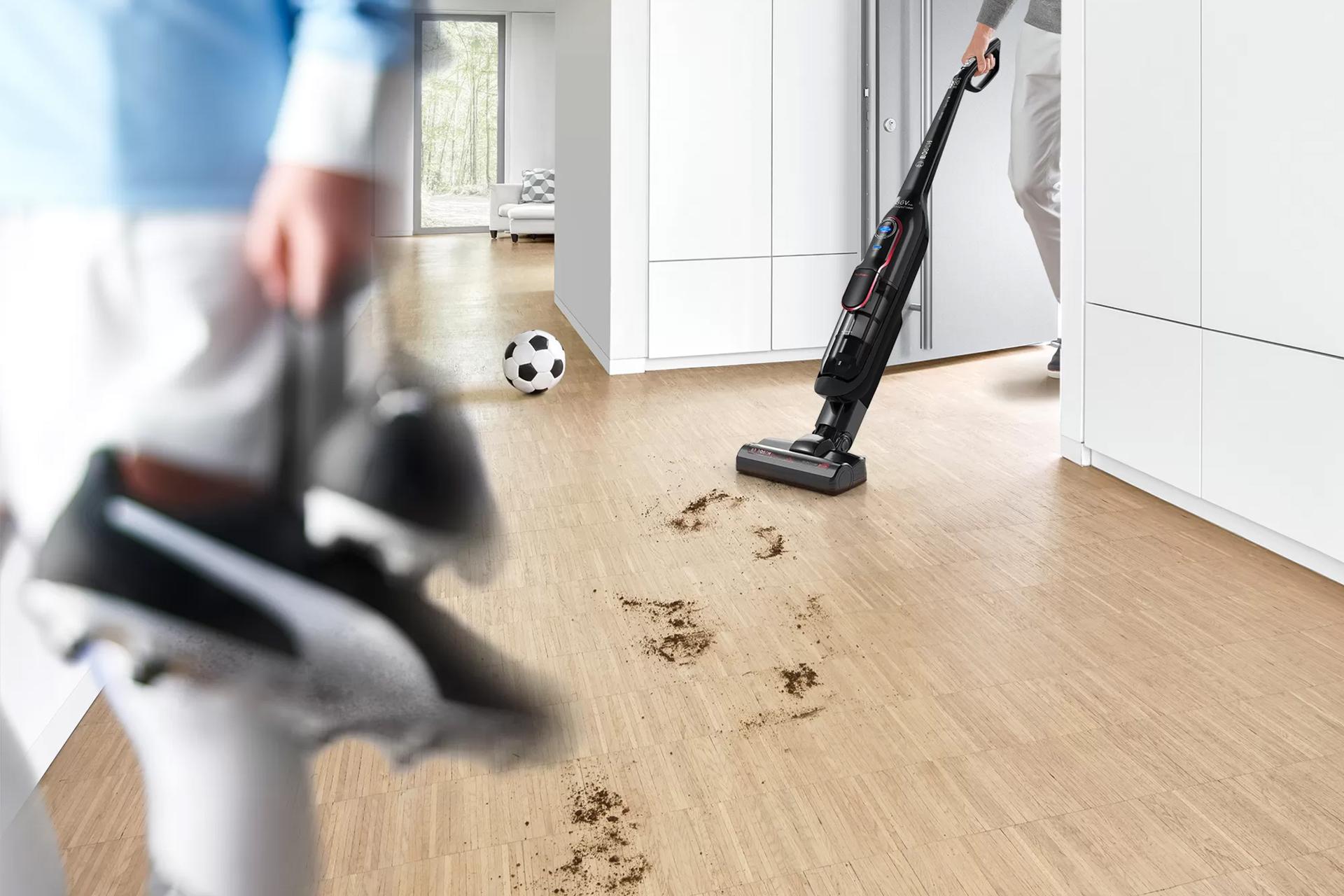 دارای برس چرخشی جارو شارژی عصایی بوش مدل BCH87POW1 برای جمع آوری زباله های کوچک