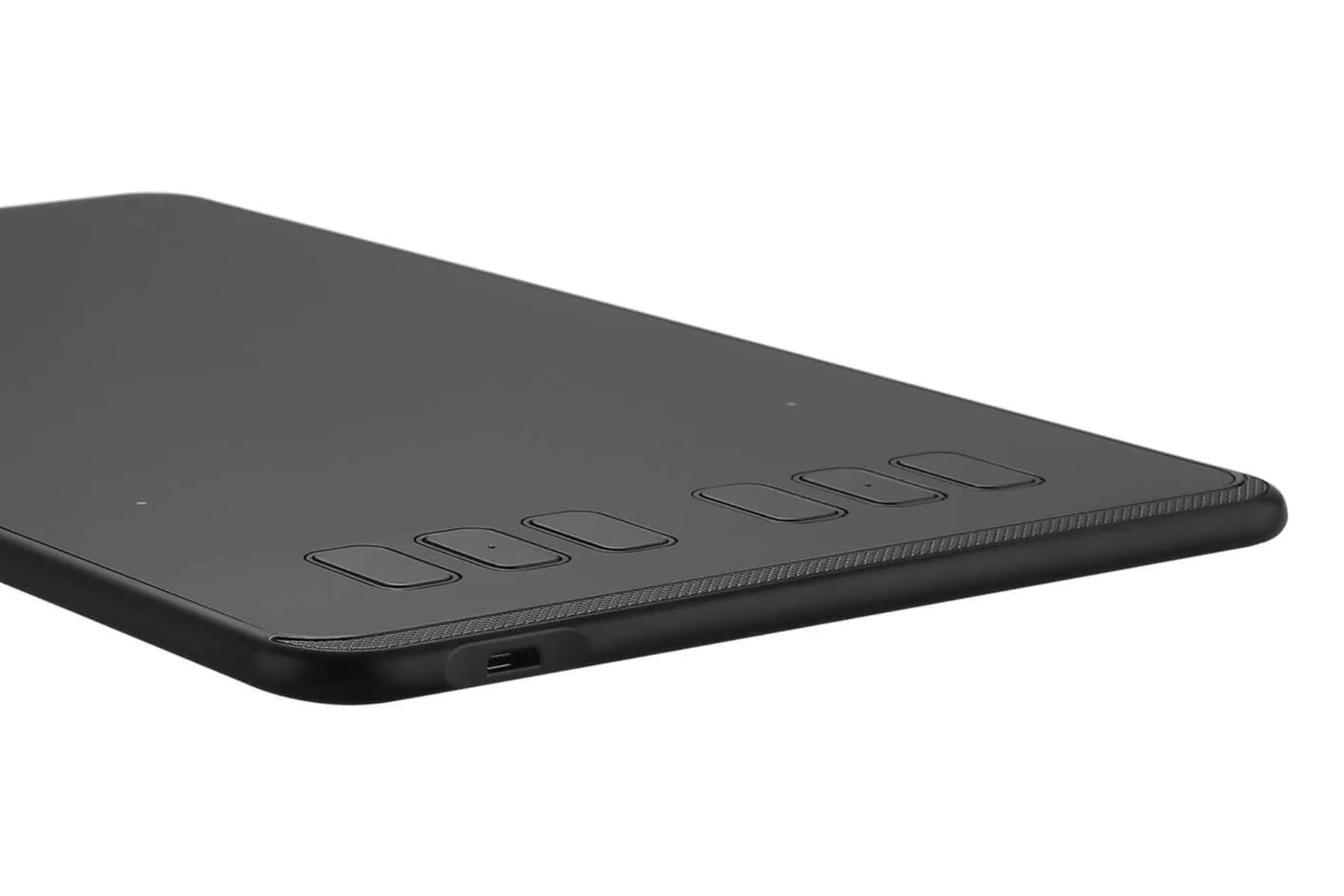 نمای لبه سمت چپ قلم نوری هویون اینسپروی H640P با نمایش درگاه USB