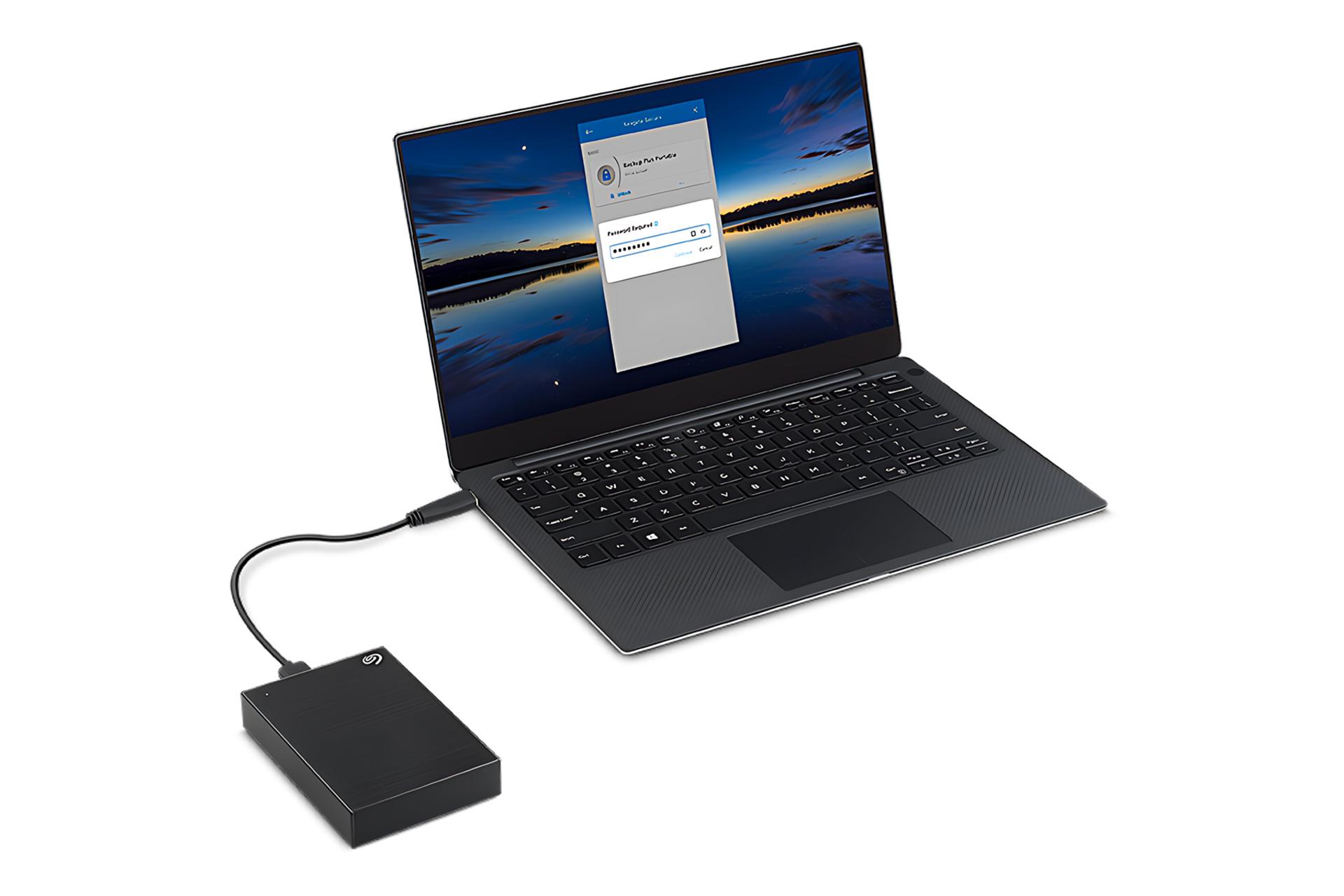 هارد دیسک سیگیت Seagate One Touch 2.5 Inch 2TB متصل به لپ تاپ