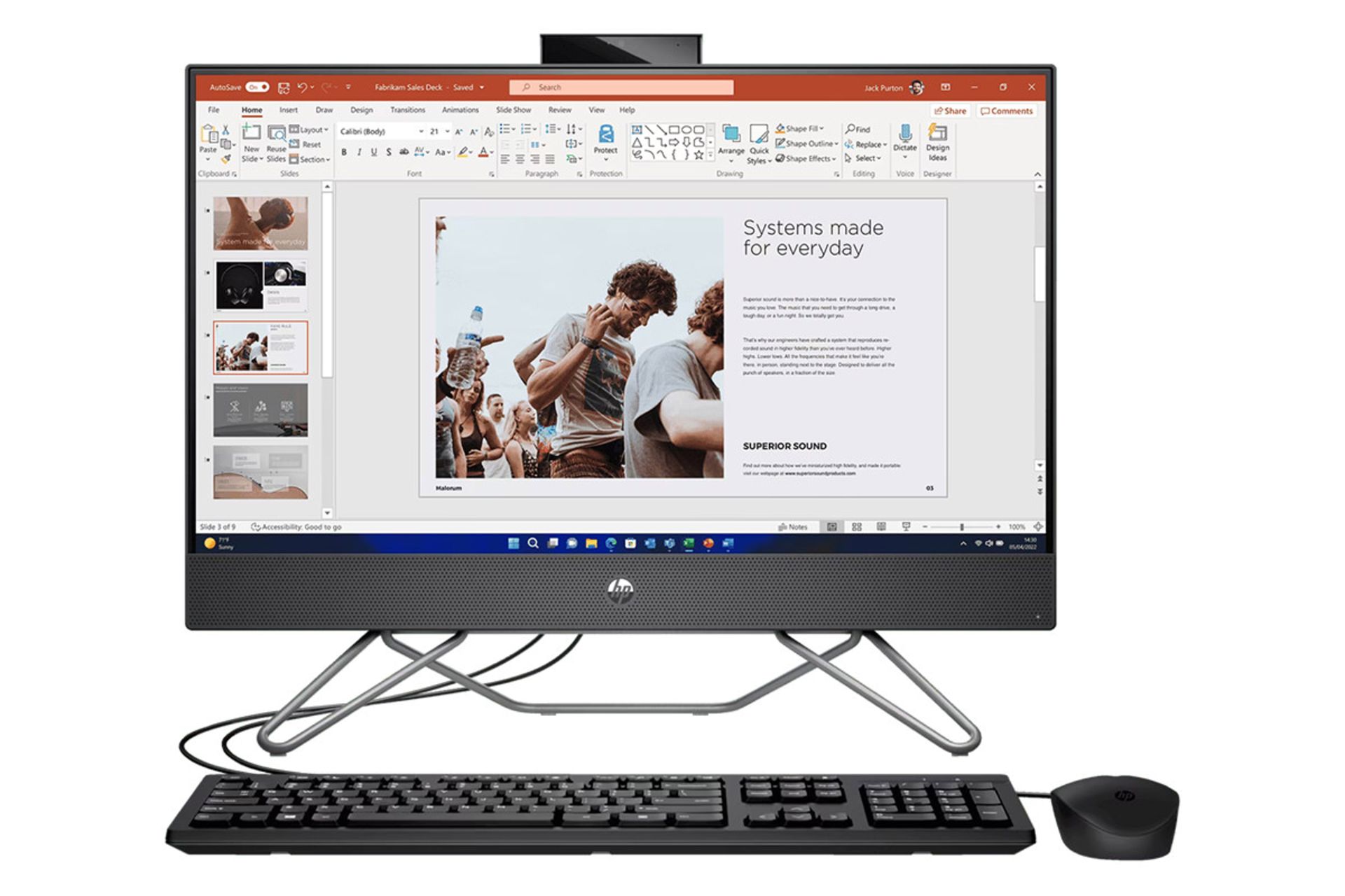 نمای رو به روی Pro 240 G9 اچ پی با نمایشگر روشن و نمایش لوگو، ماوس و کیبورد رنگ مشکی