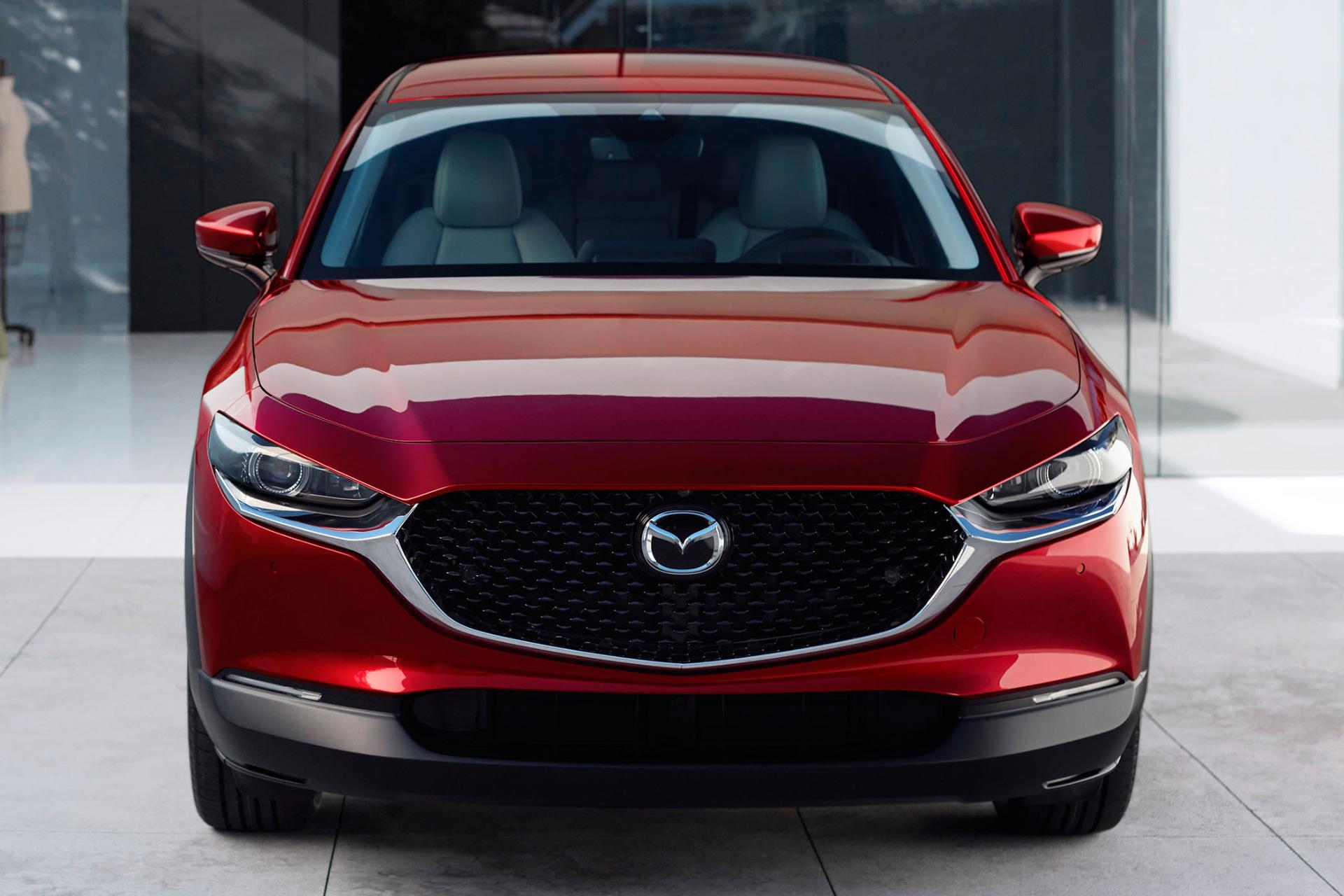 خودرو مزدا Mazda CX30 نمای جلوپنجره رنگ قرمز