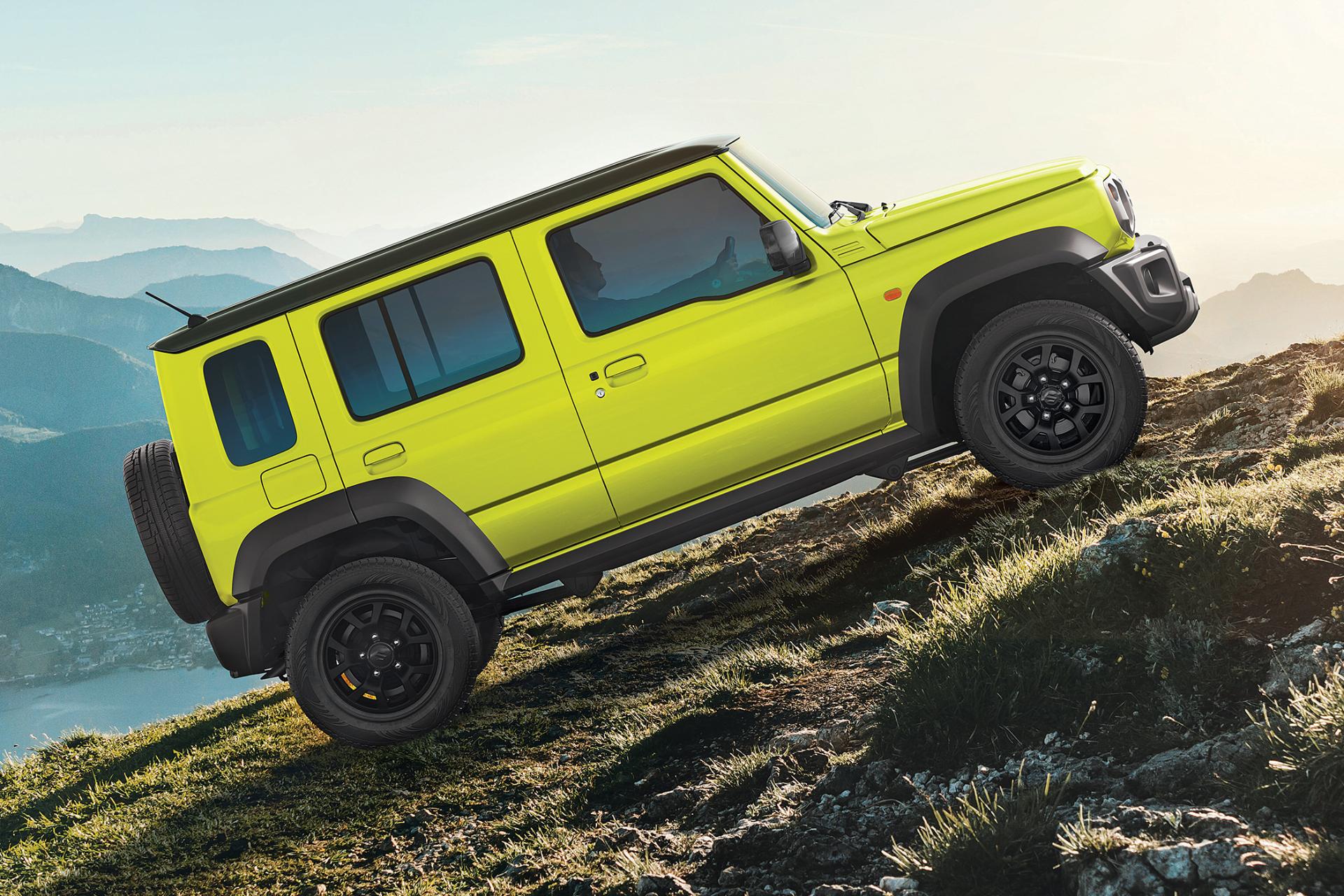 سوزومی جیمنی 5 درب Suzuki Jimny 5-door 2023 نمای جانبی آفرود سربالایی