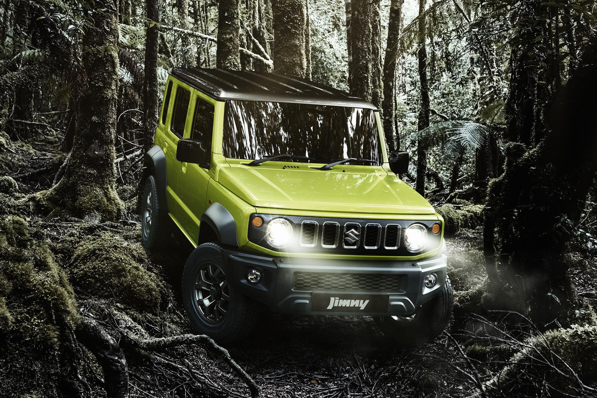 سوزومی جیمنی 5 درب Suzuki Jimny 5-door 2023 نمای جلو آفرود در جنگل