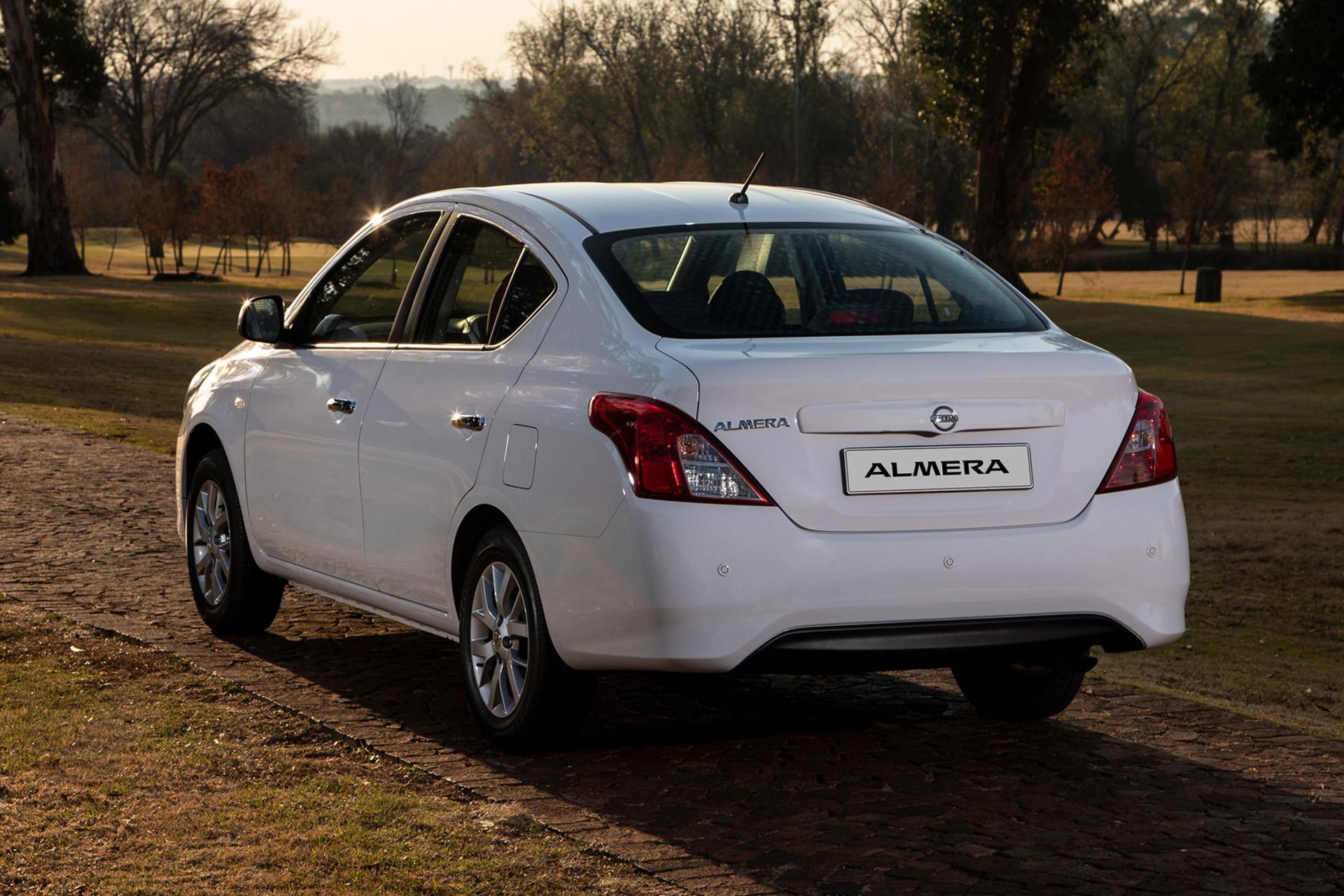 خودرو نیسان سانی Nissan Sunny N17 نمای پشت