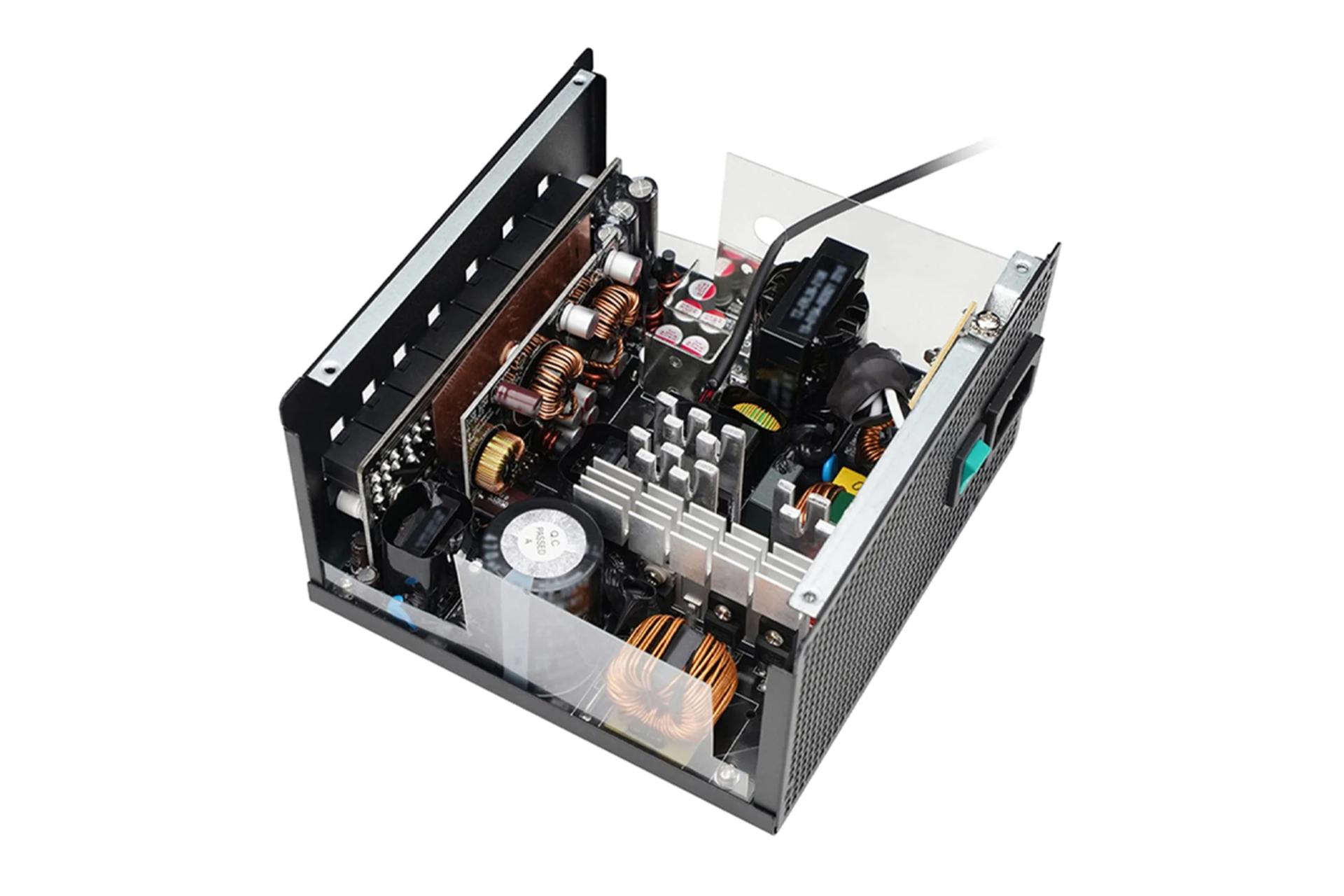 نمای داخل پاور کامپیوتر دیپ کول DQ750M-V3L با توان 750 وات