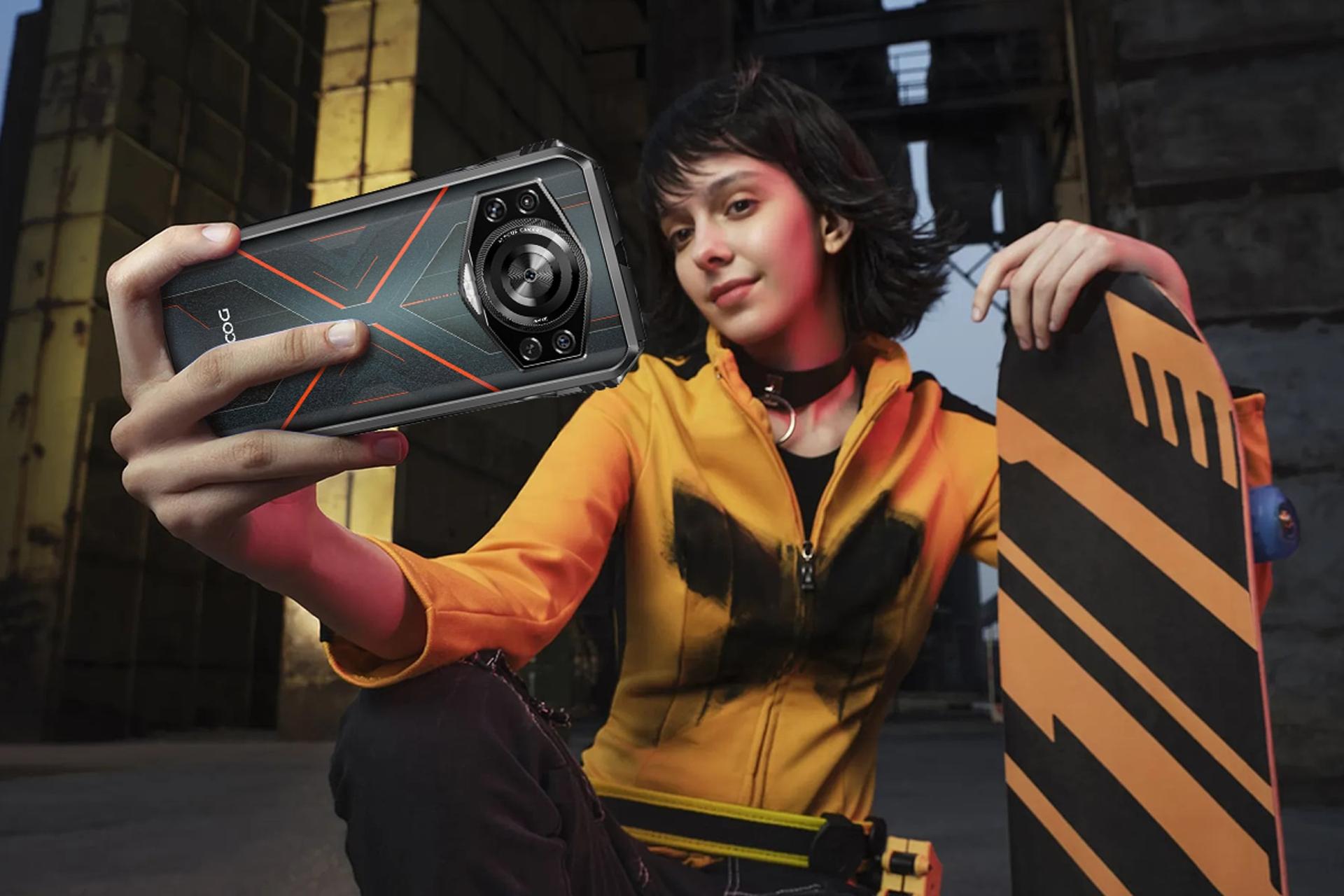 پنل پشت گوشی موبایل دوجی Doogee S Cyber مشکی و قرمز