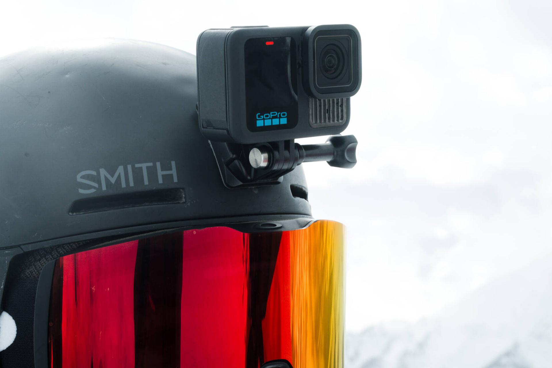 مرجع متخصصين ايران دوربين گوپرو GoPro HERO13 Black نصب شده روي كلاه ايمني