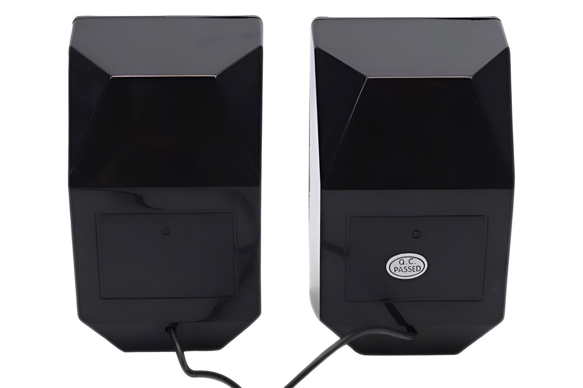 نمای پشت و بدنه اسپیکر پی نت S-555