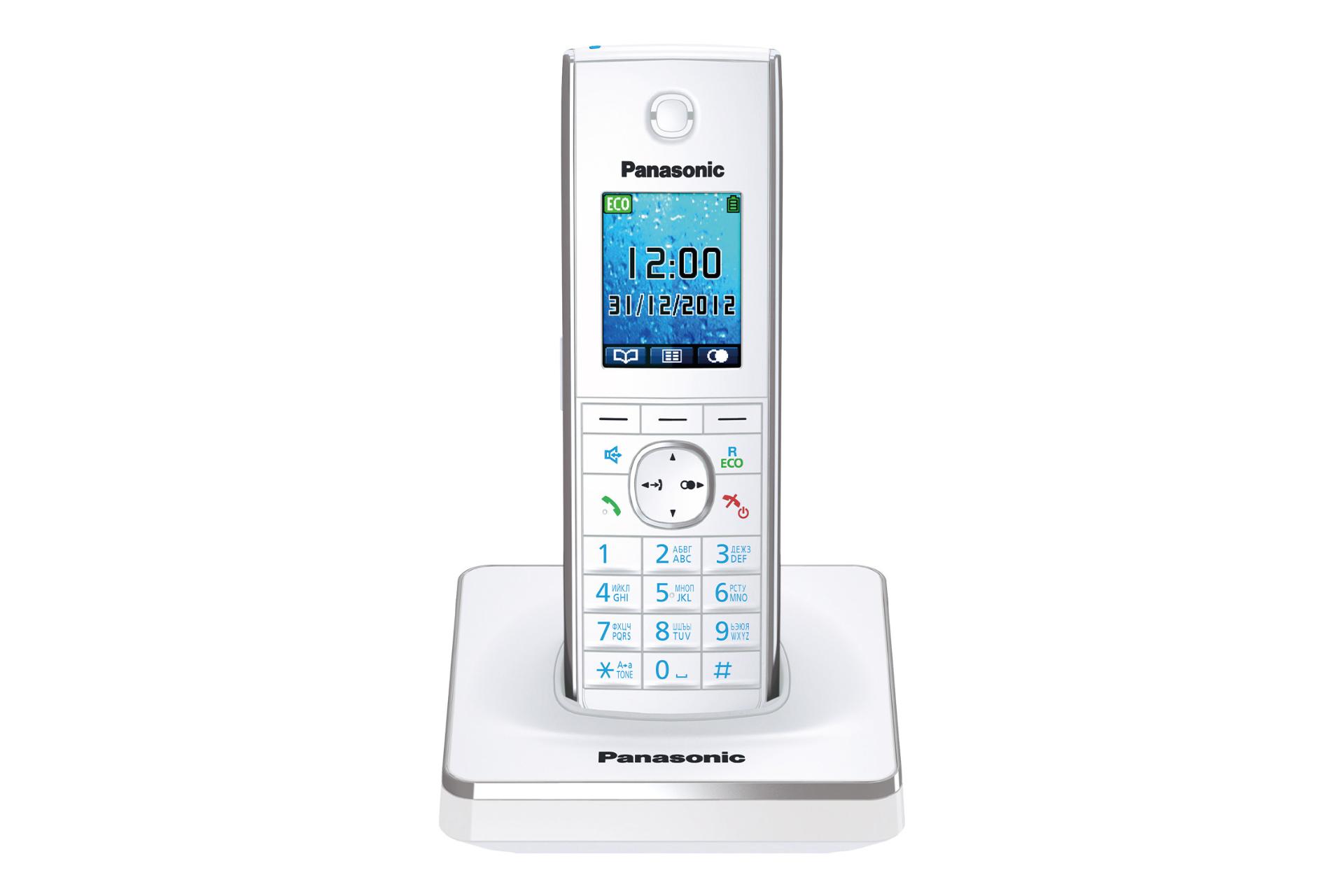 نمای رو به روی تلفن پاناسونیک KX-TG8551 با نمایشگر روشن و نمایش پایه اصلی و گوشی بی سیم رنگ سفید