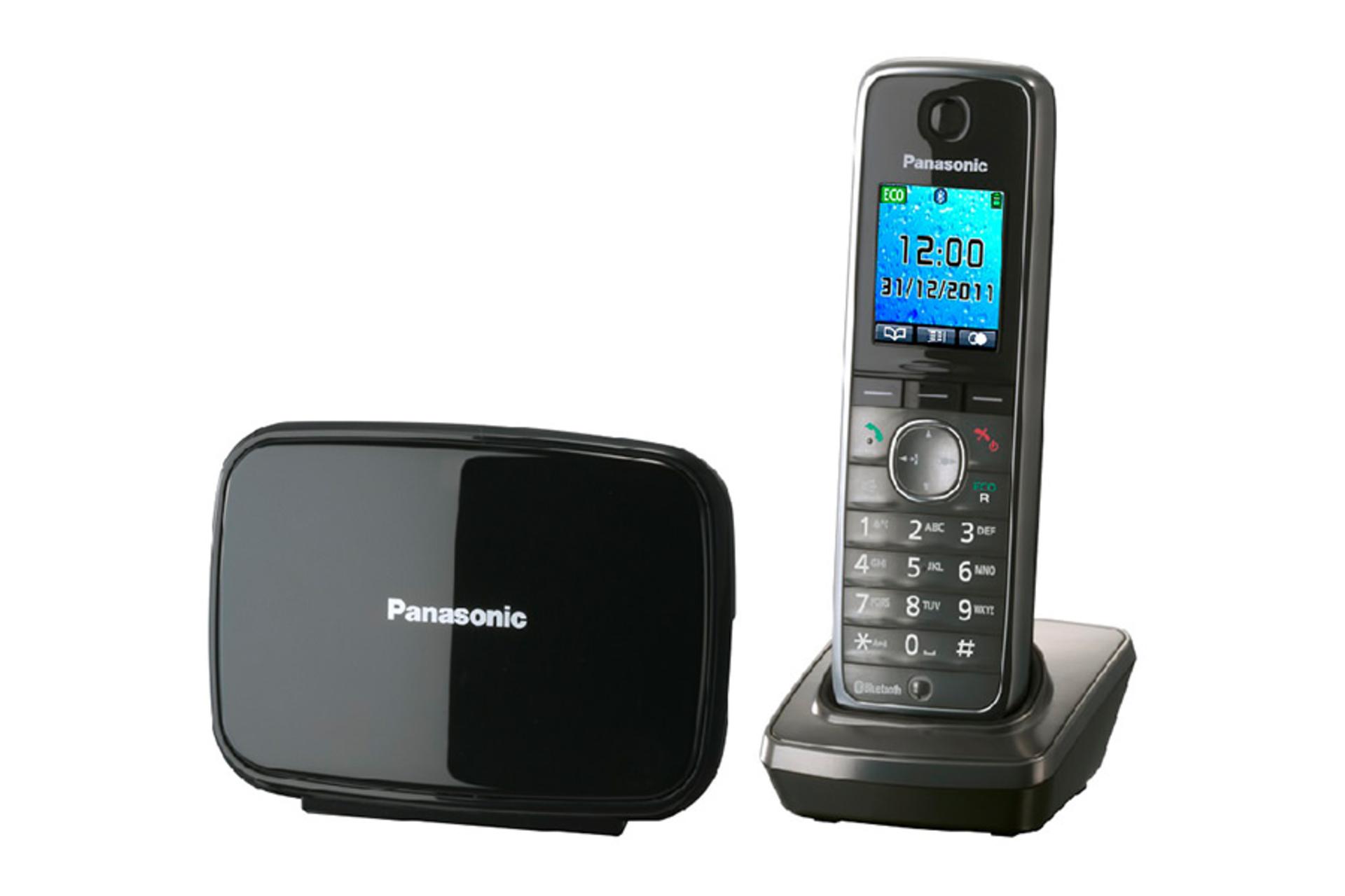 نمای کلی تلفن پاناسونیک KX-TG8611 با نمایش پایه اصلی، پایه متحرک به همراه گوشی بی سیم رنگ مشکی