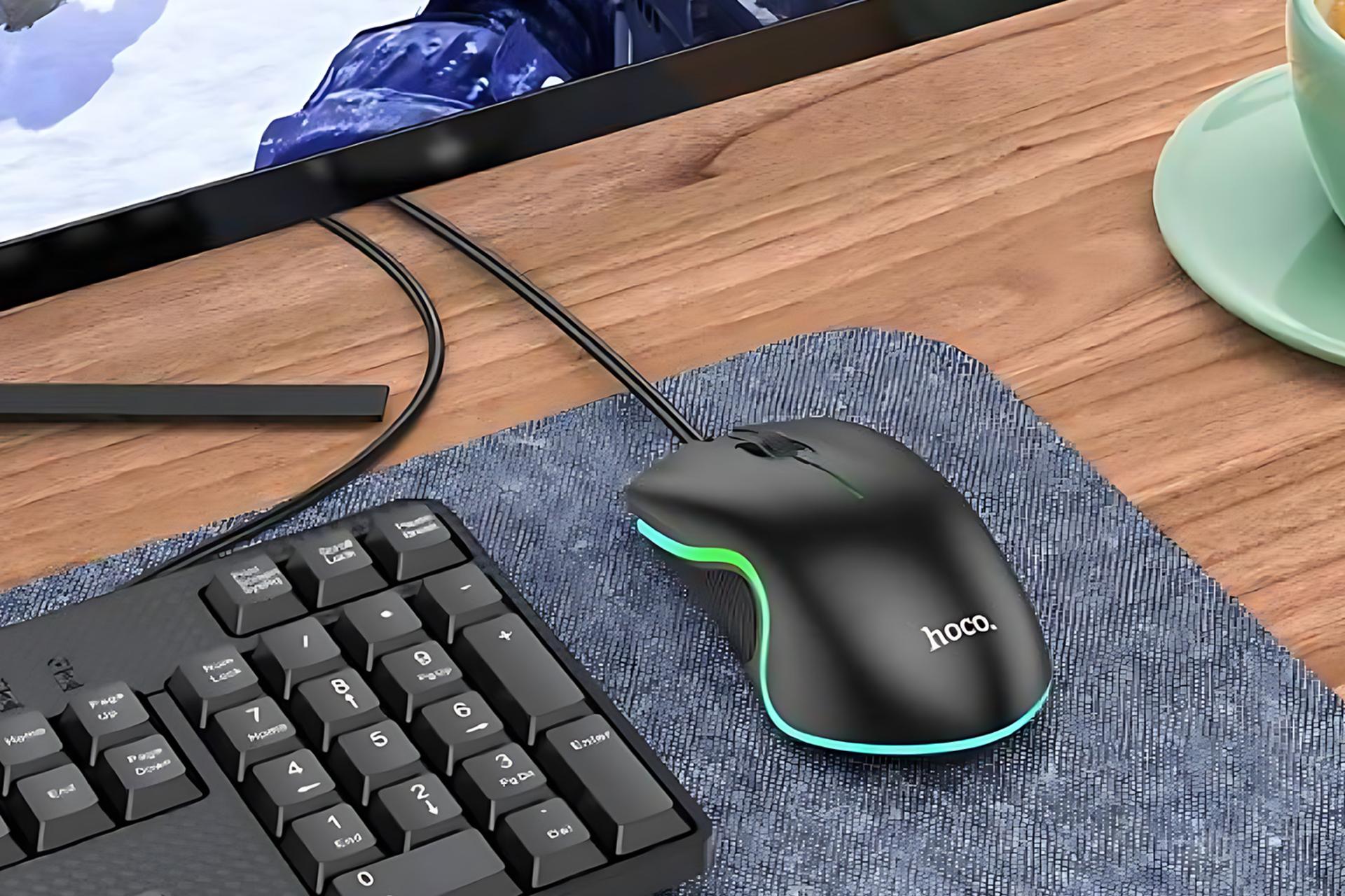 ابعاد ماوس هوکو HOCO GM19 در کنار کیبورد و مانیتور