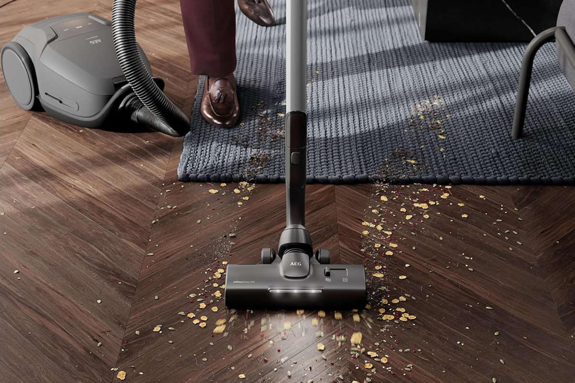 پارویی چراغ دار جاروبرقی آ ا گ AB81A2DG