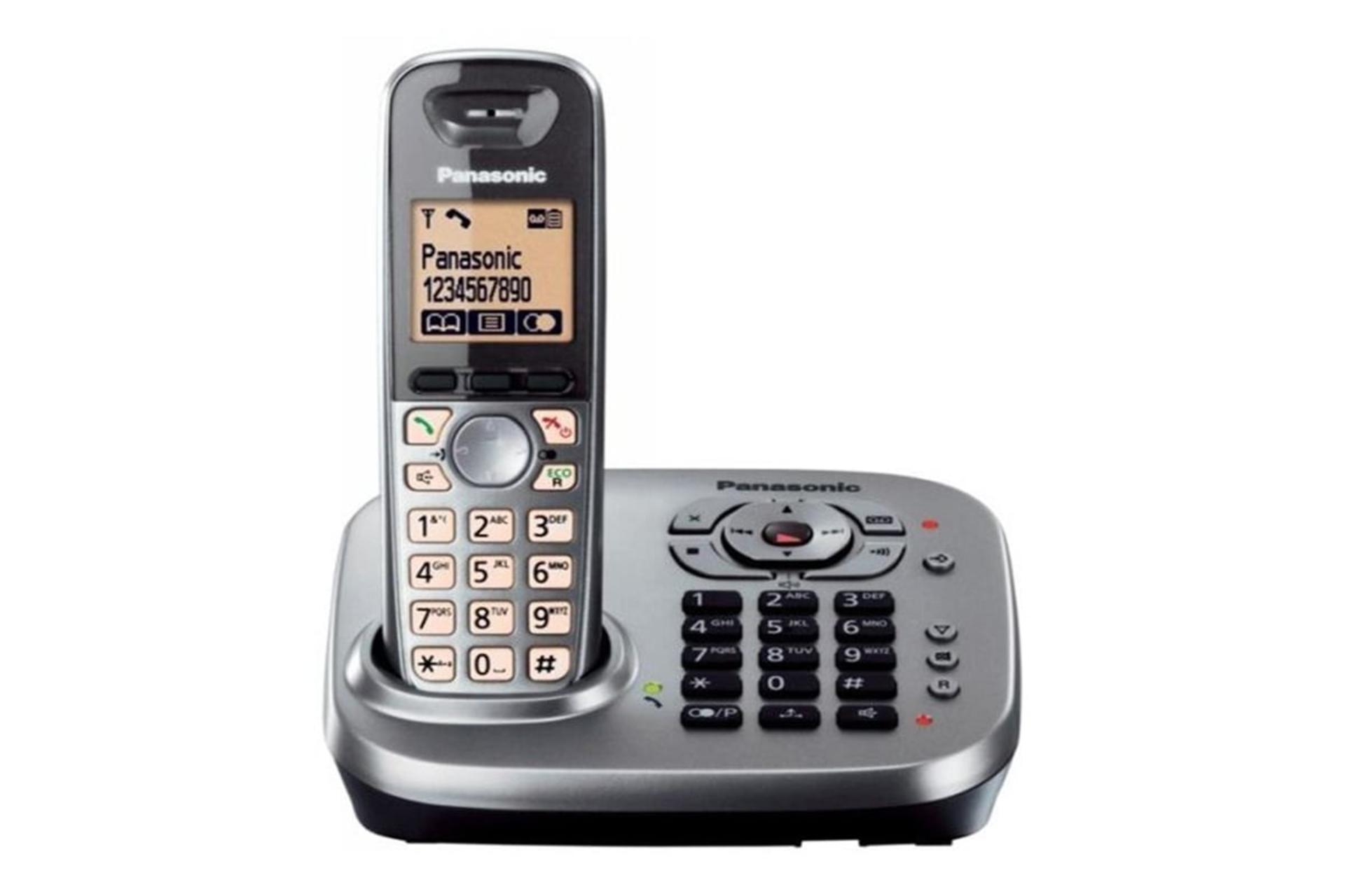 نمای رو به روی تلفن پاناسونیک KX-TG6561 با نمایش پایه اصلی و گوشی بی سیم رنگ نقره‌ای