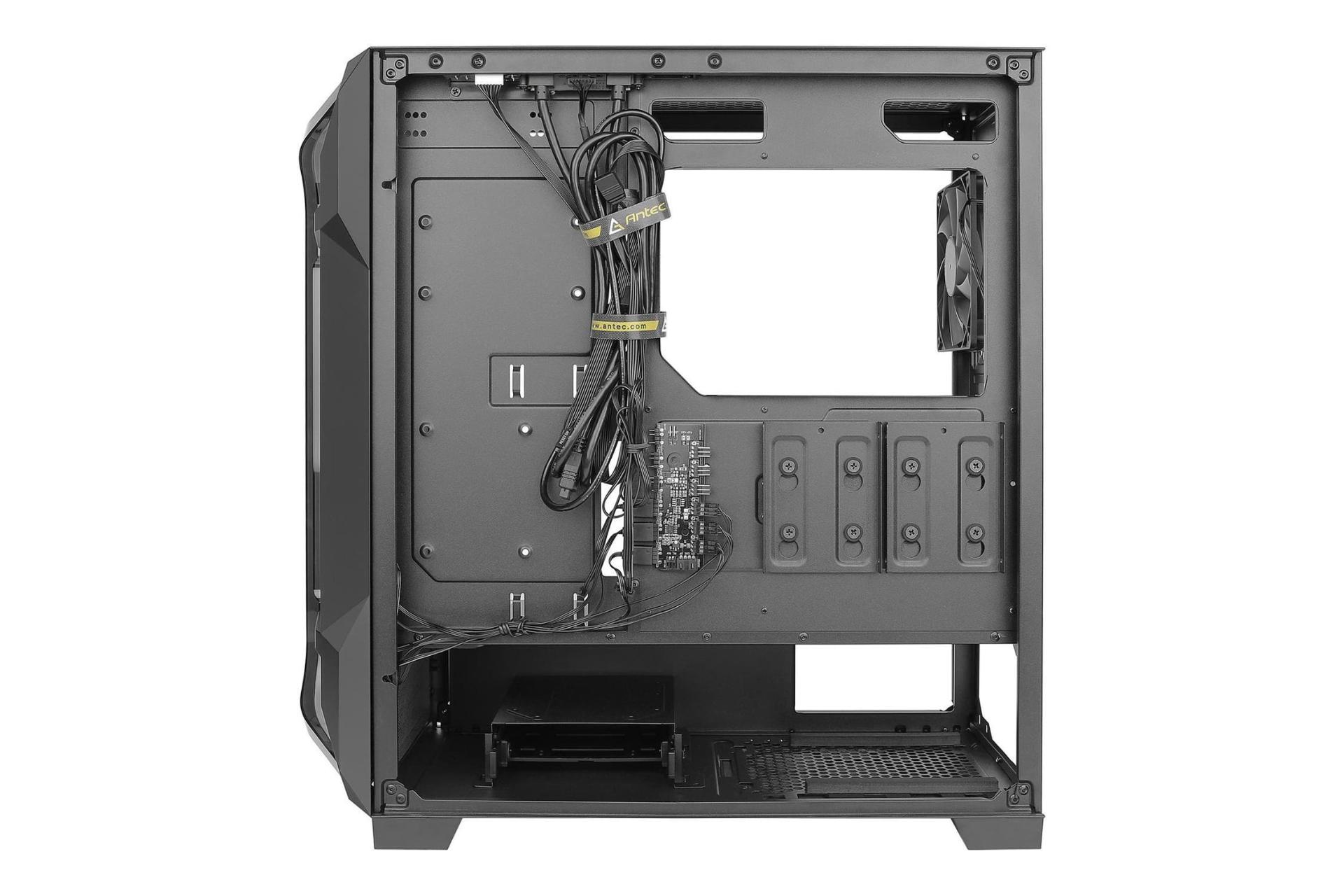 نمای نیمرخ داخلی پنل سمت راست کیس کامپیوتر انتک DF600 FLUX با نمایش محل نصب پاور و فضای مدیریت کابل