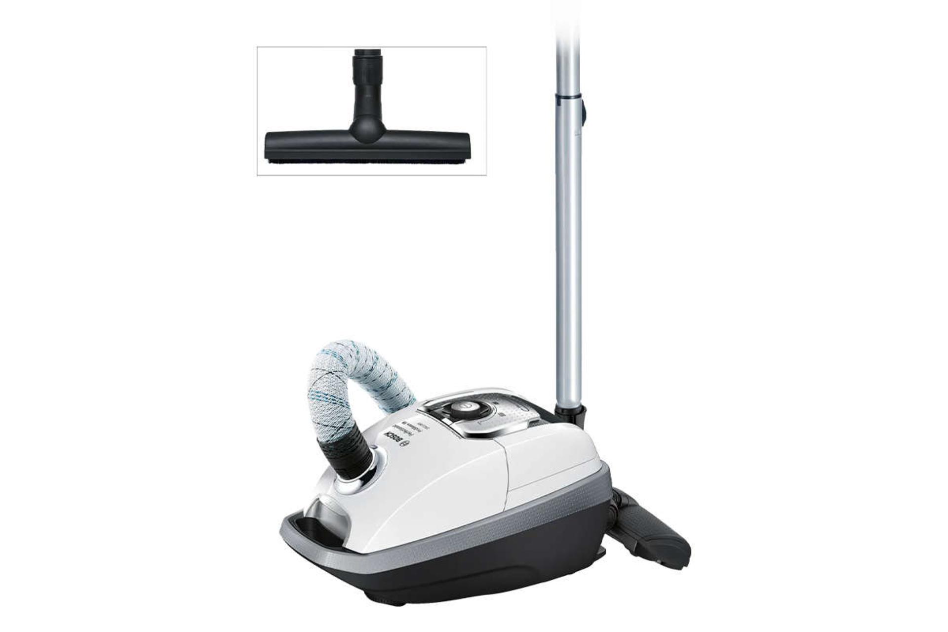 نمای سمت راست جاروبرقی بوش BGL8SILM1 به همراه لوله