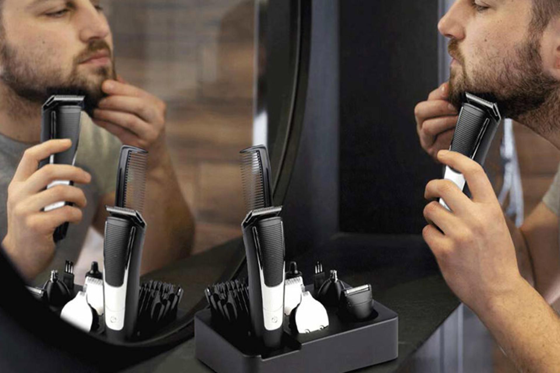 ماشین اصلاح و ریش تراش گرین لاین Green Lion 5 in 1 Grooming Set در دست جلوی آینه در حال اصلاح ریش