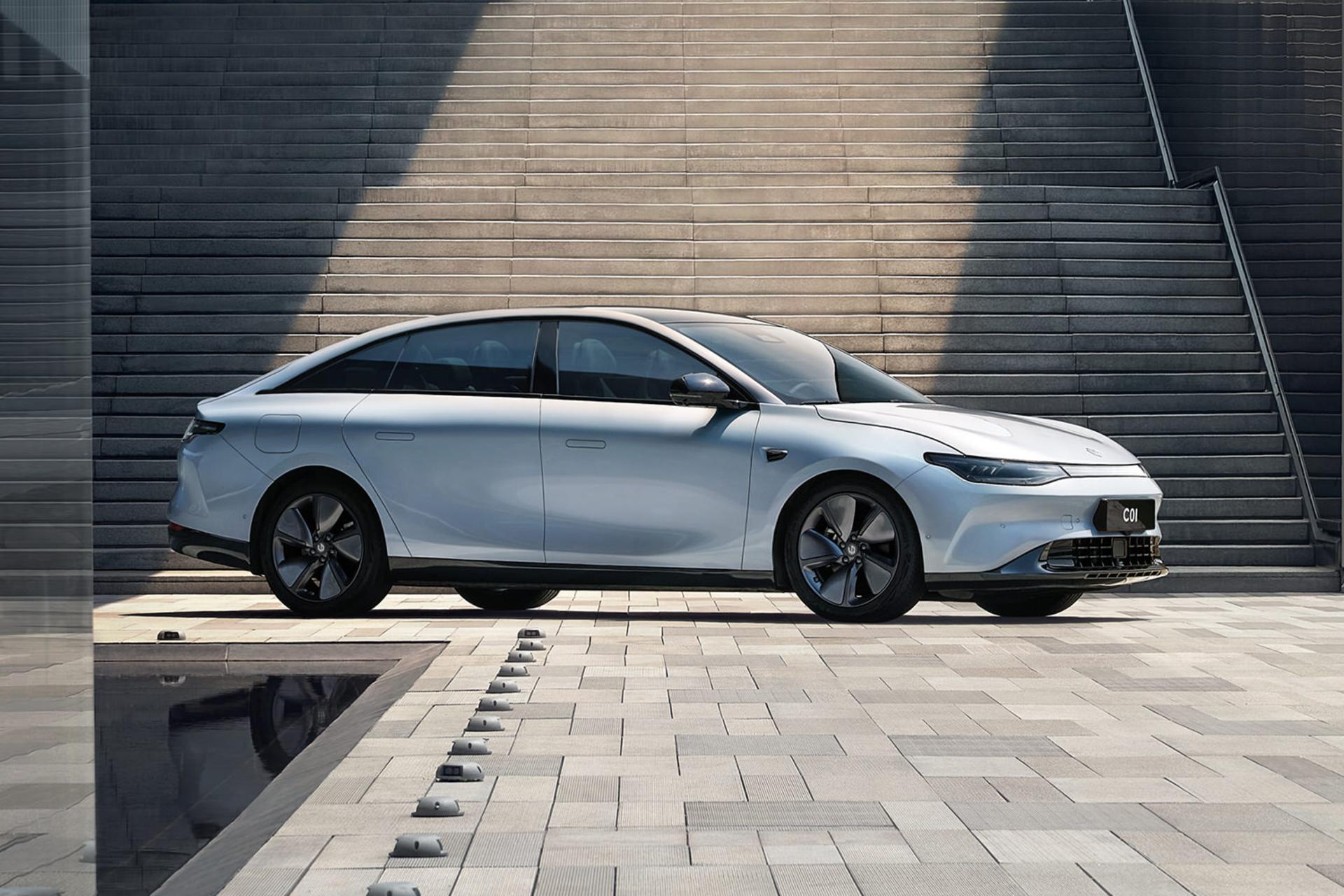 خودرو لیپ موتور Leapmotor C01 نمای جلو و جانبی