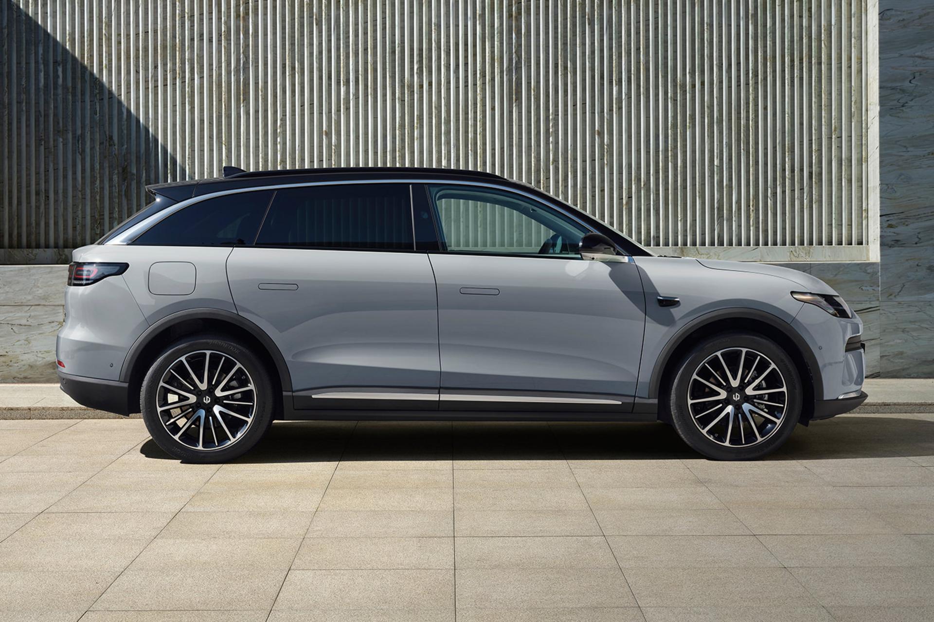 خودرو لیپ موتور Leapmotor C11 EREV نمای جانبی