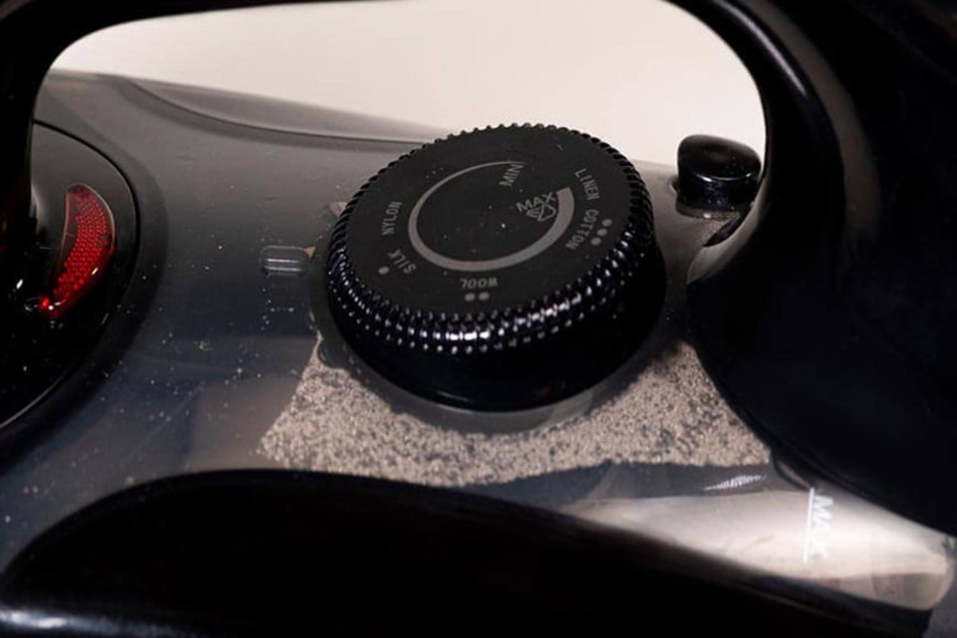 اتو بخار بلانتون Blanton SI1005 نمای دکمه چرخان تنظیم دما