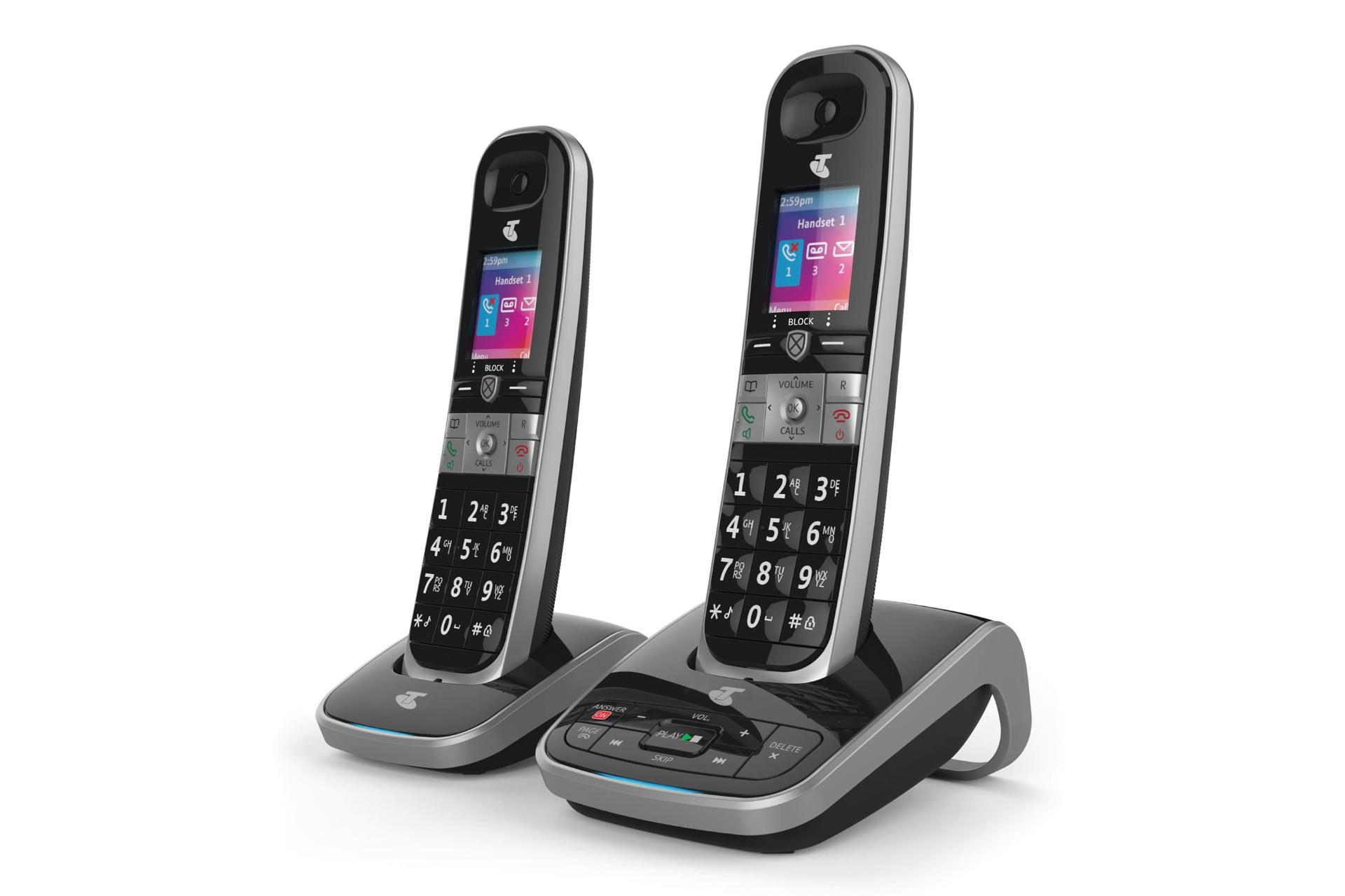 نمای نیمرخ تلفن تلسترا Call Guardian 301 MK II با نمایش لبه سمت راست پایه اصلی، پایه متحرک و گوشی بی سیم