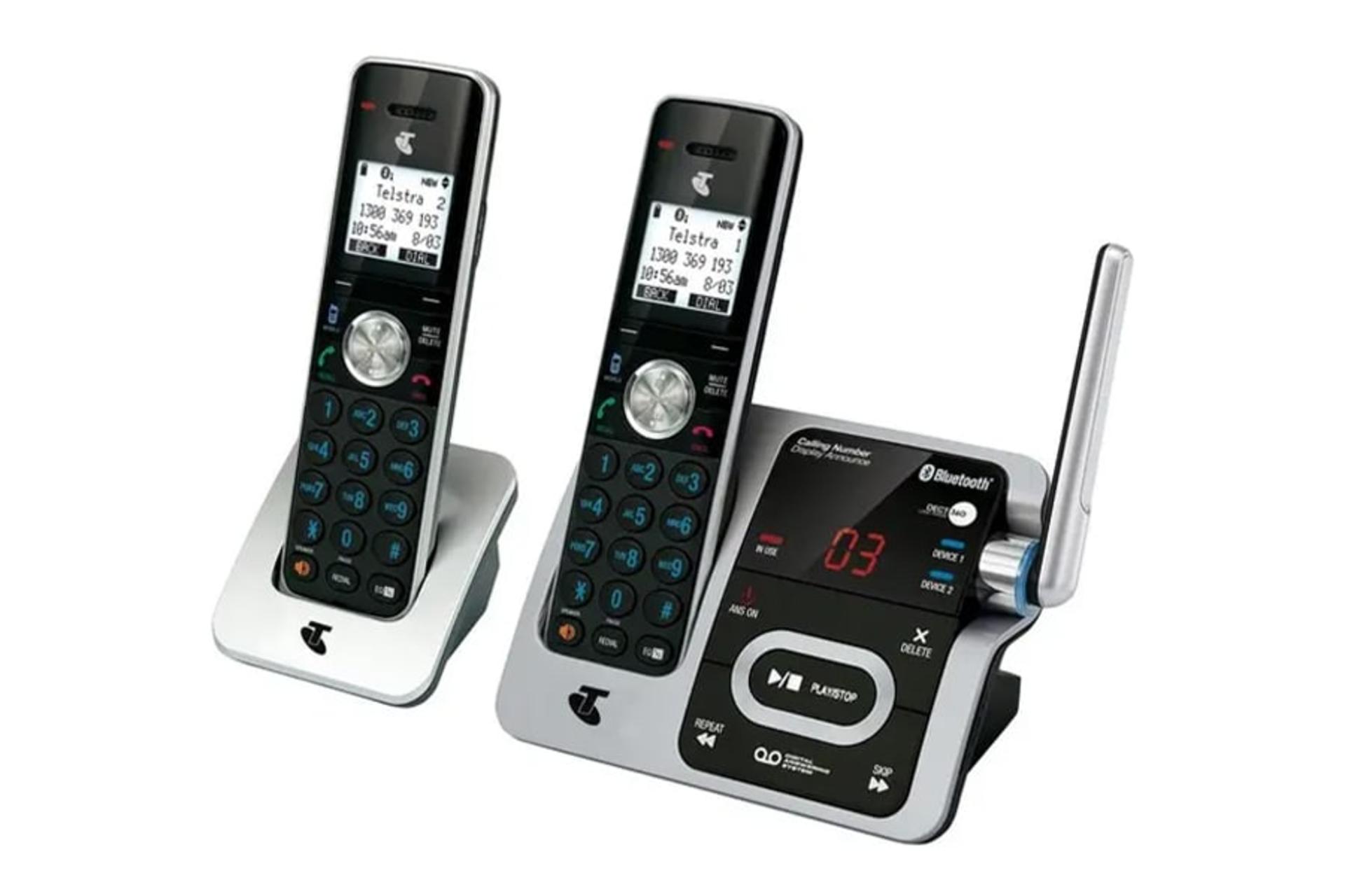 نمای نیمرخ تلفن تلسترا Long Range 12750 DECT360 با نمایش لبه سمت راست پایه اصلی، پایه متحرک و گوشی بی سیم