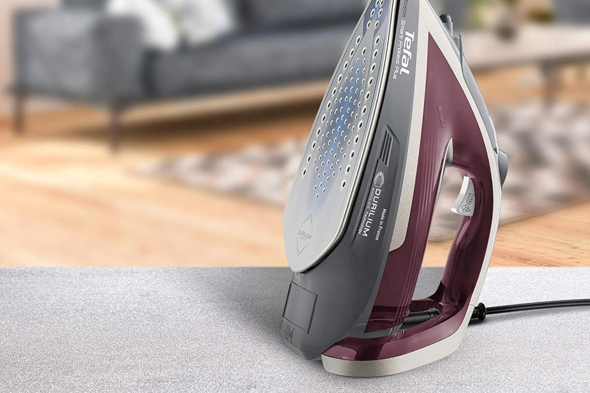 اتو بخار تفال Tefal FV6870 نمای زیر کفه حالت ایستاده