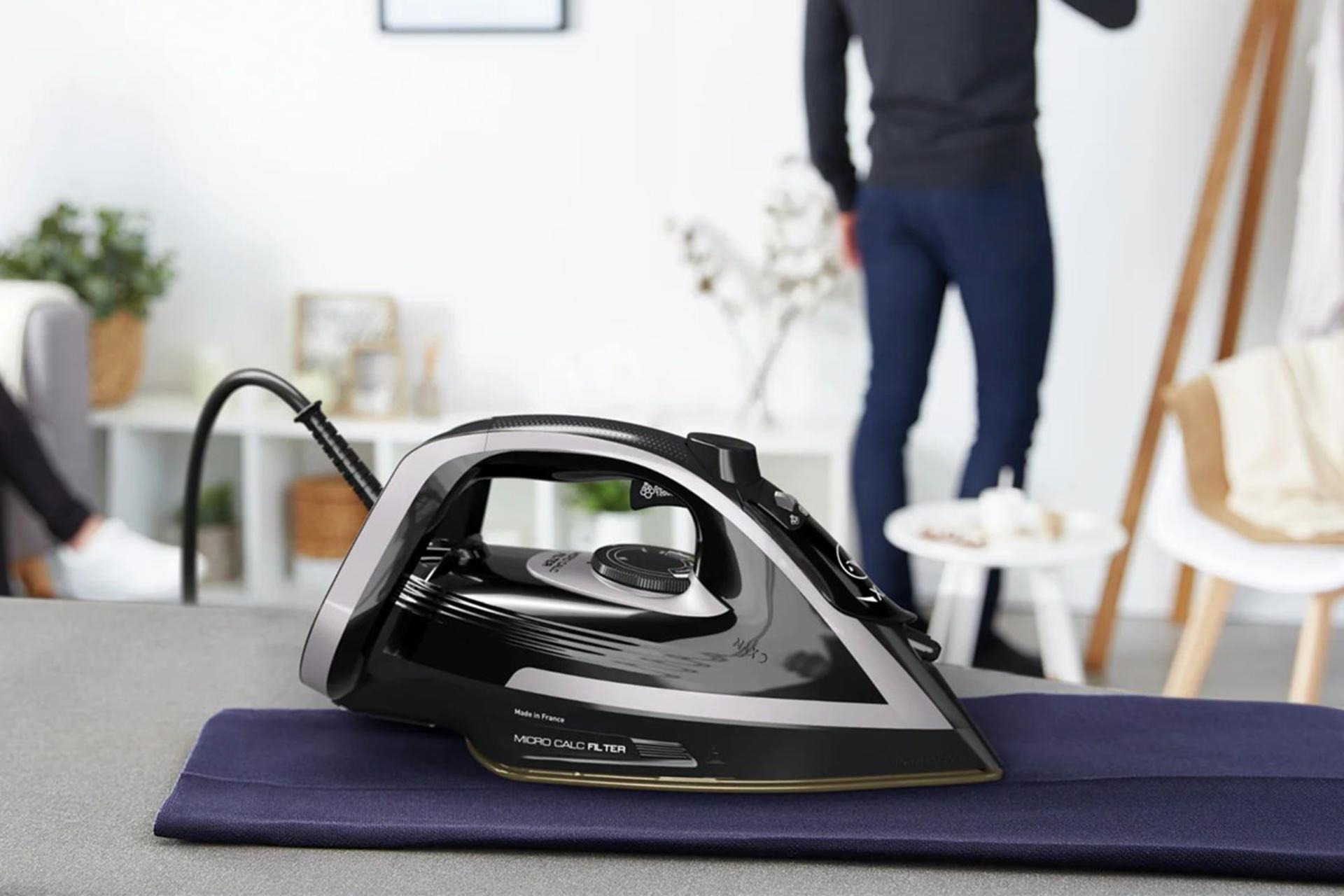 اتو بخار تفال Tefal FV8062 نمای جانبی