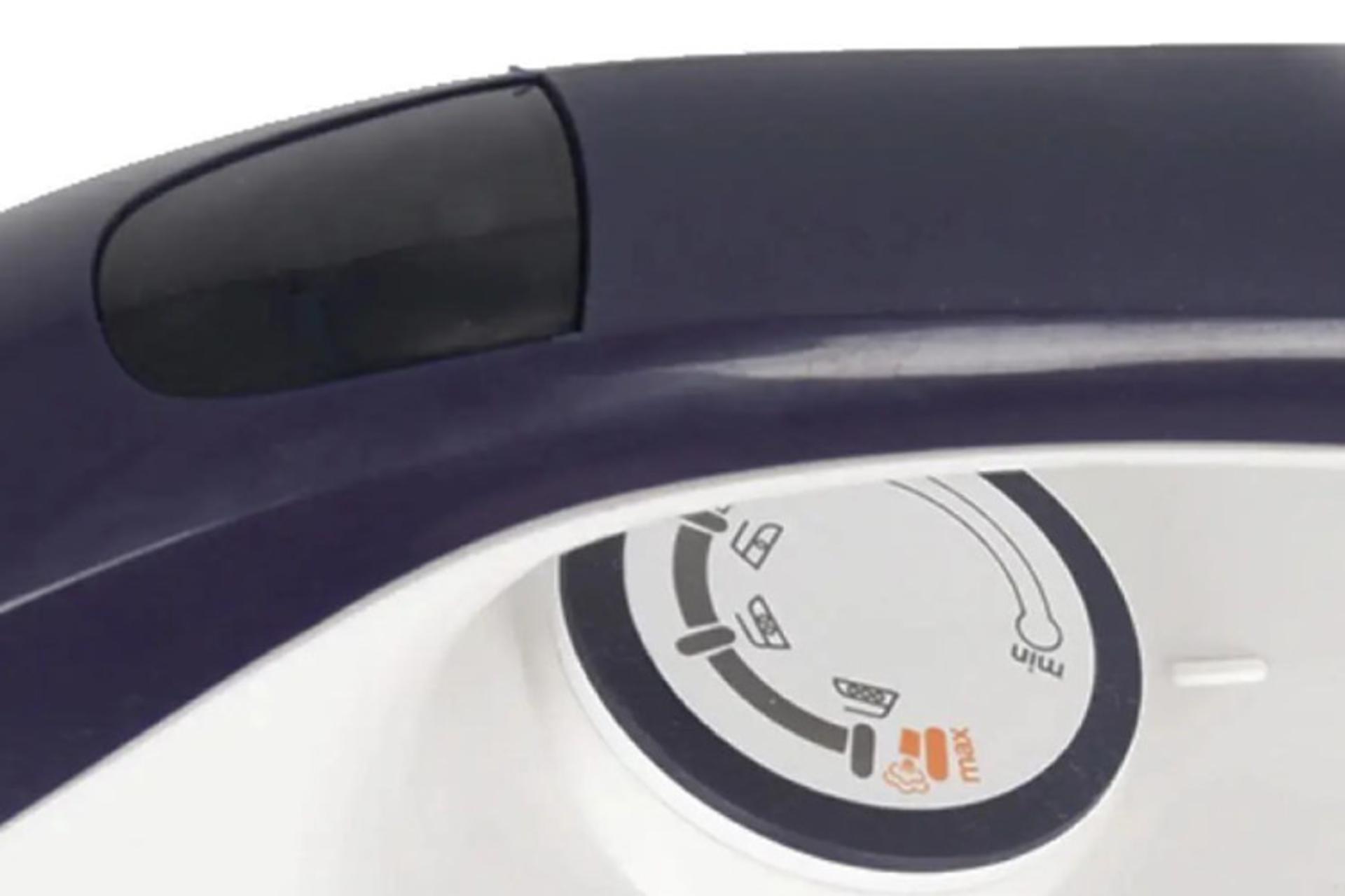 اتو بخار کورس COURS CSS 1723 نمای نزدیک دکمه چرخان تنظیم دما