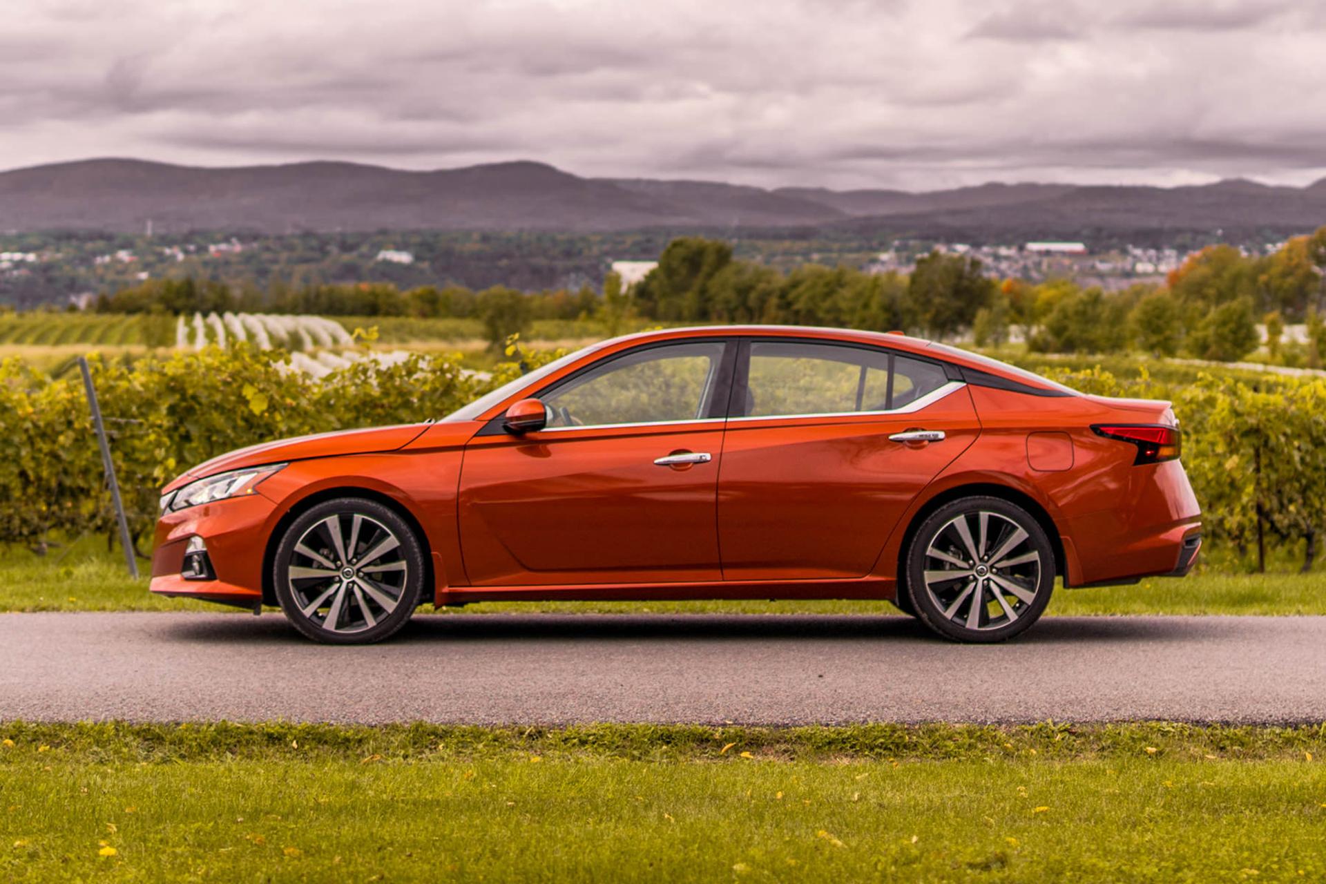 نیسان تیانا Nissan Teana 2024 نمای جانبی