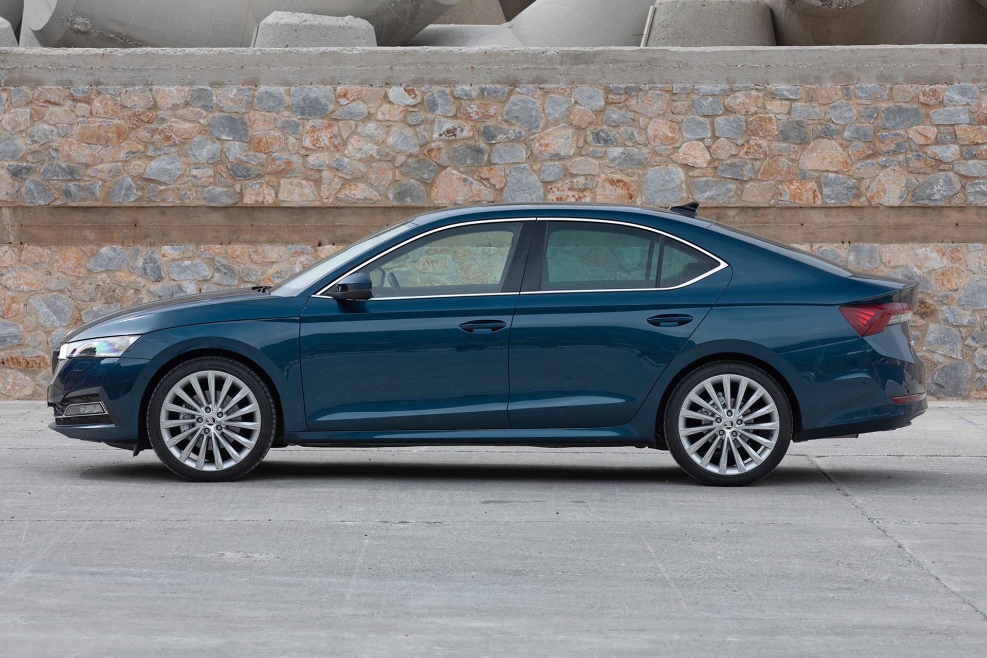 اشکودا اکتاویا Skoda Octavia 2023 نمای جانبی