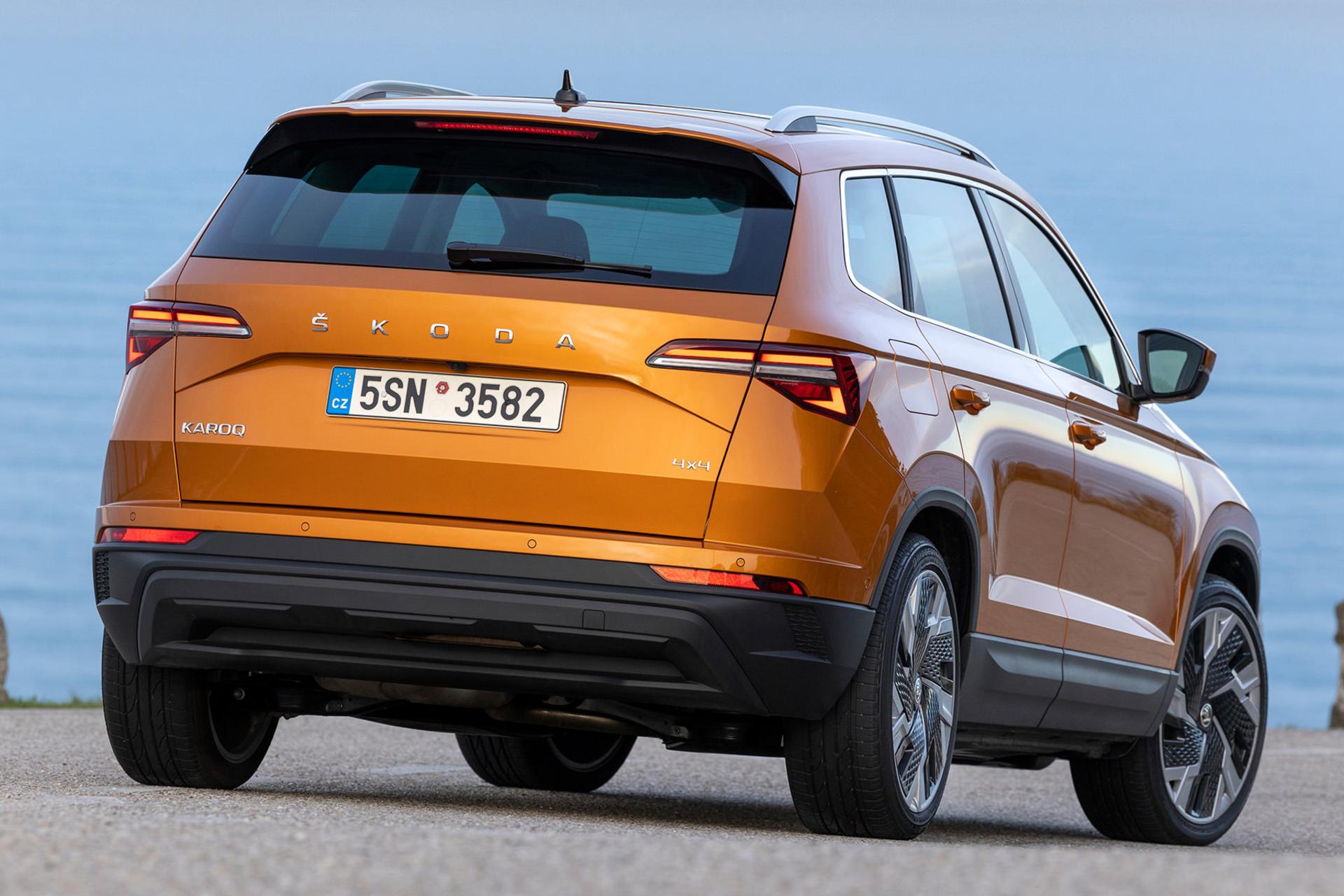 اشکودا کاروک Skoda Karoq 2023 نمای پشت